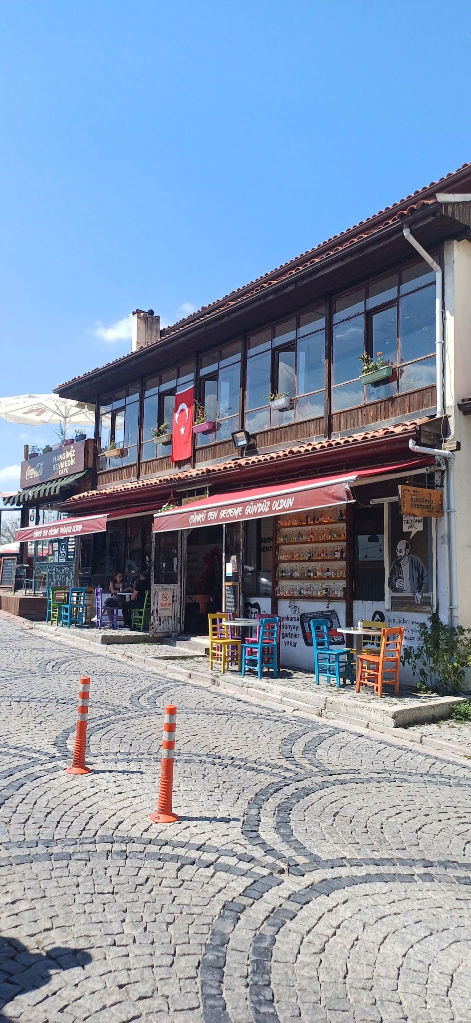 Hangimiz Sevmedik Cafe