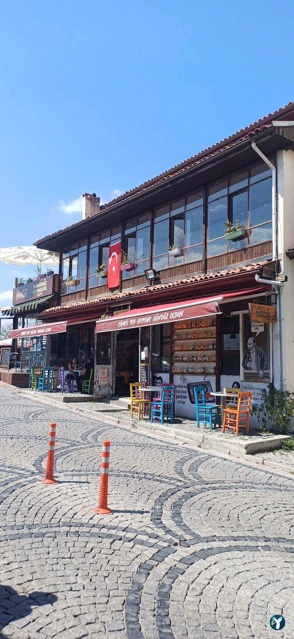 Hangimiz Sevmedik Cafe