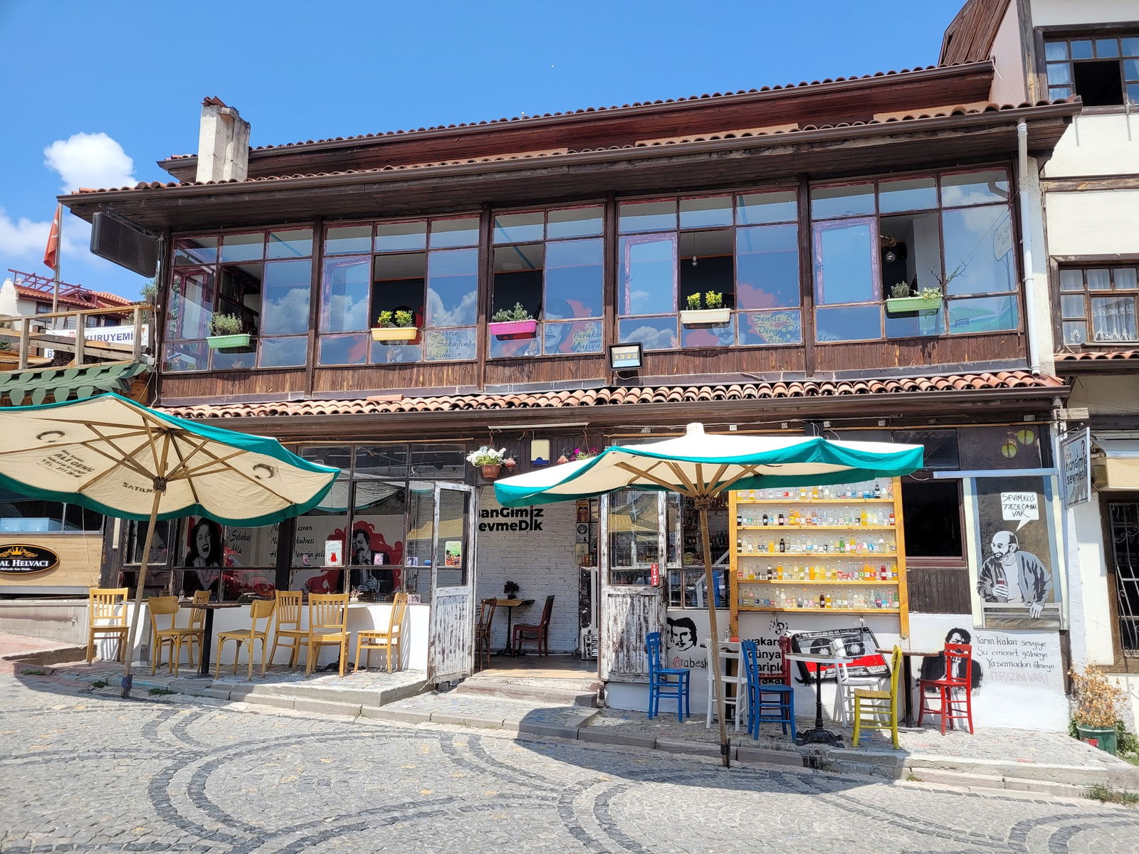 Hangimiz Sevmedik Cafe