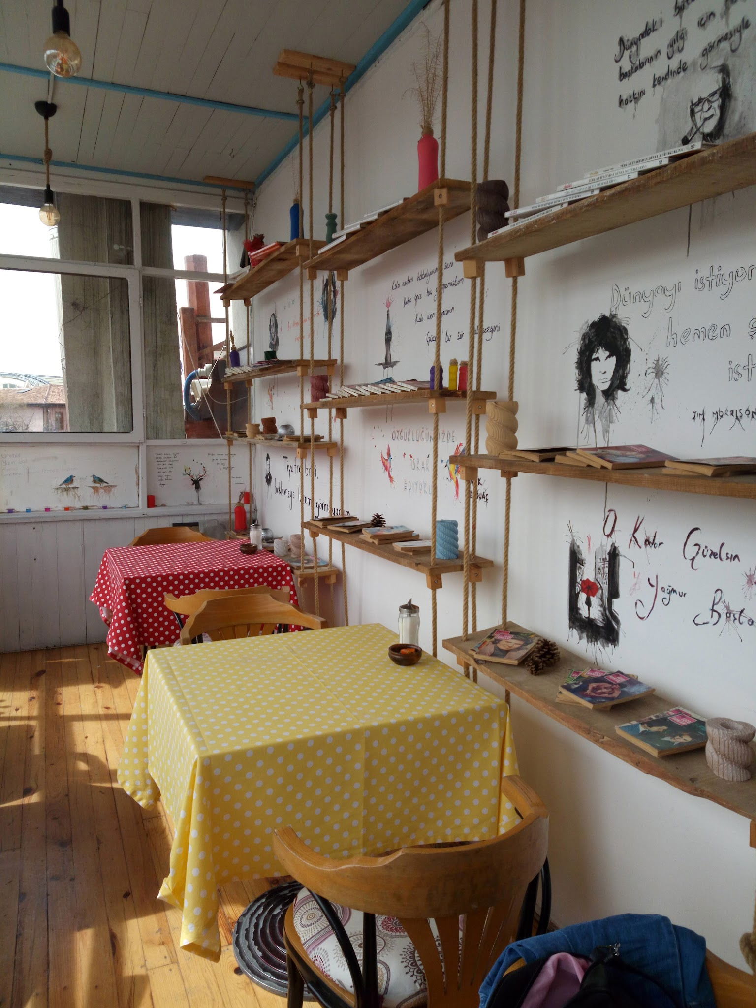 Hangimiz Sevmedik Cafe