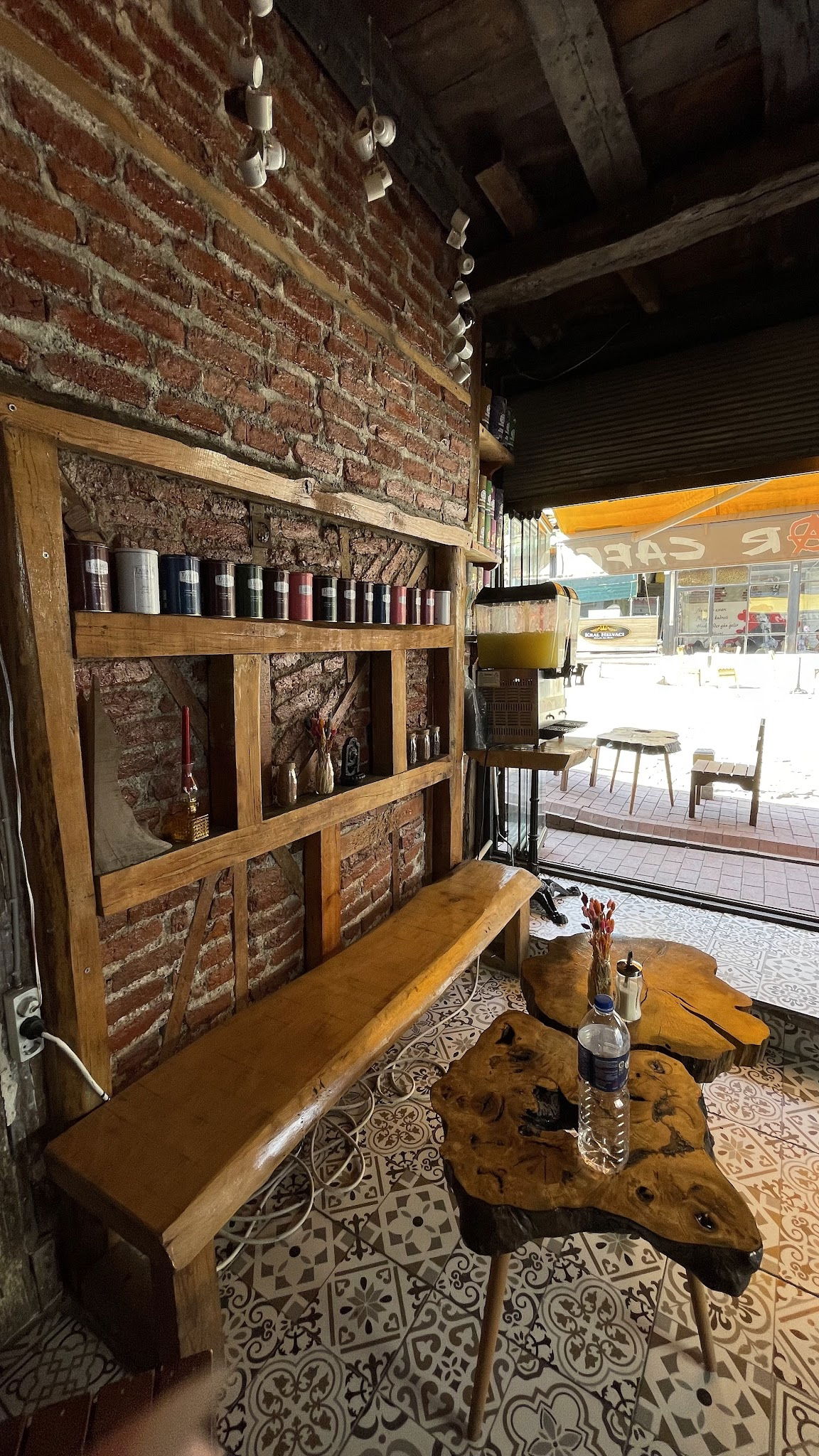 Hangimiz Sevmedik Cafe