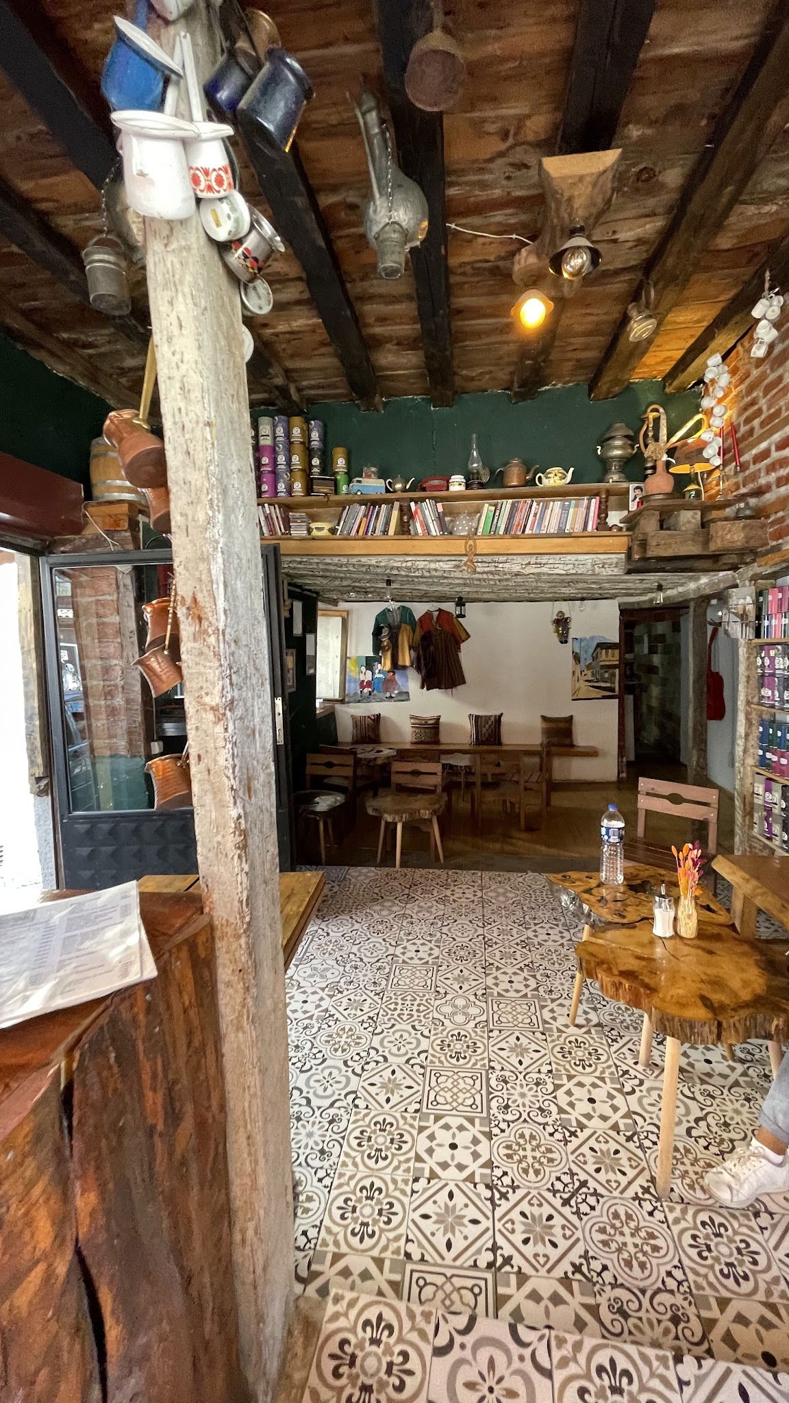 Hangimiz Sevmedik Cafe