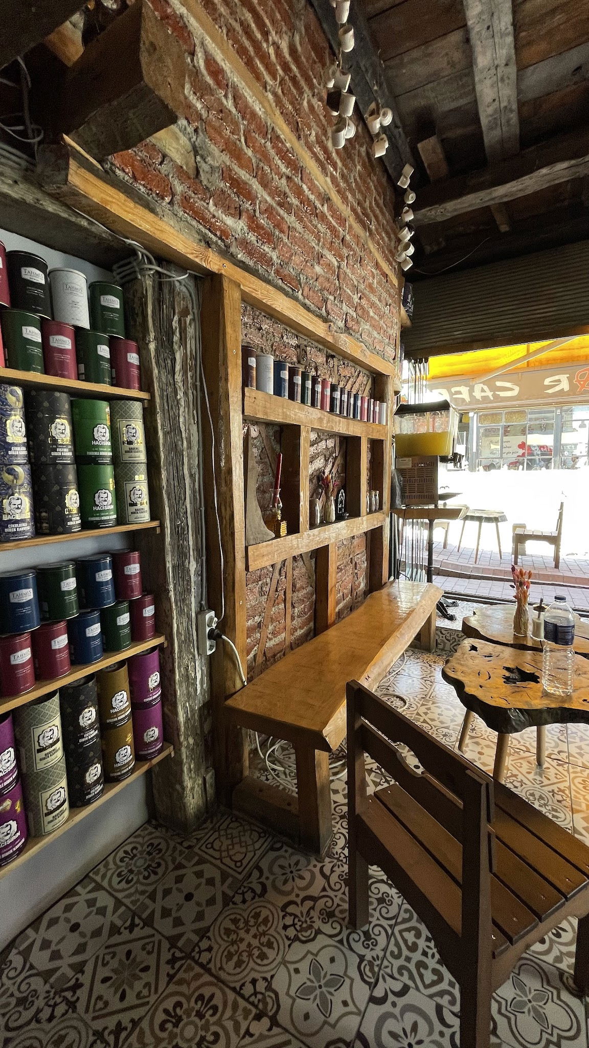 Hangimiz Sevmedik Cafe