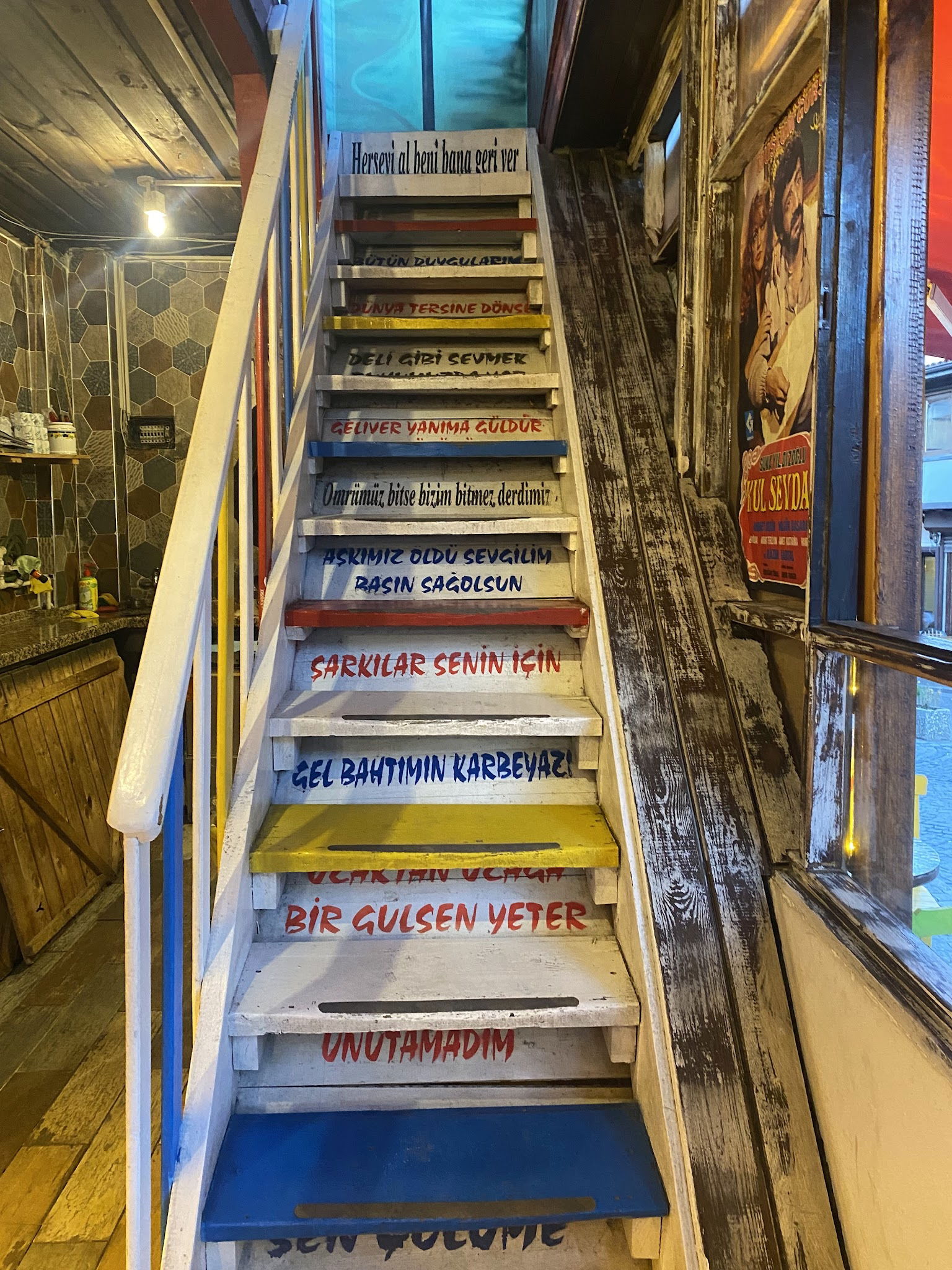 Hangimiz Sevmedik Cafe