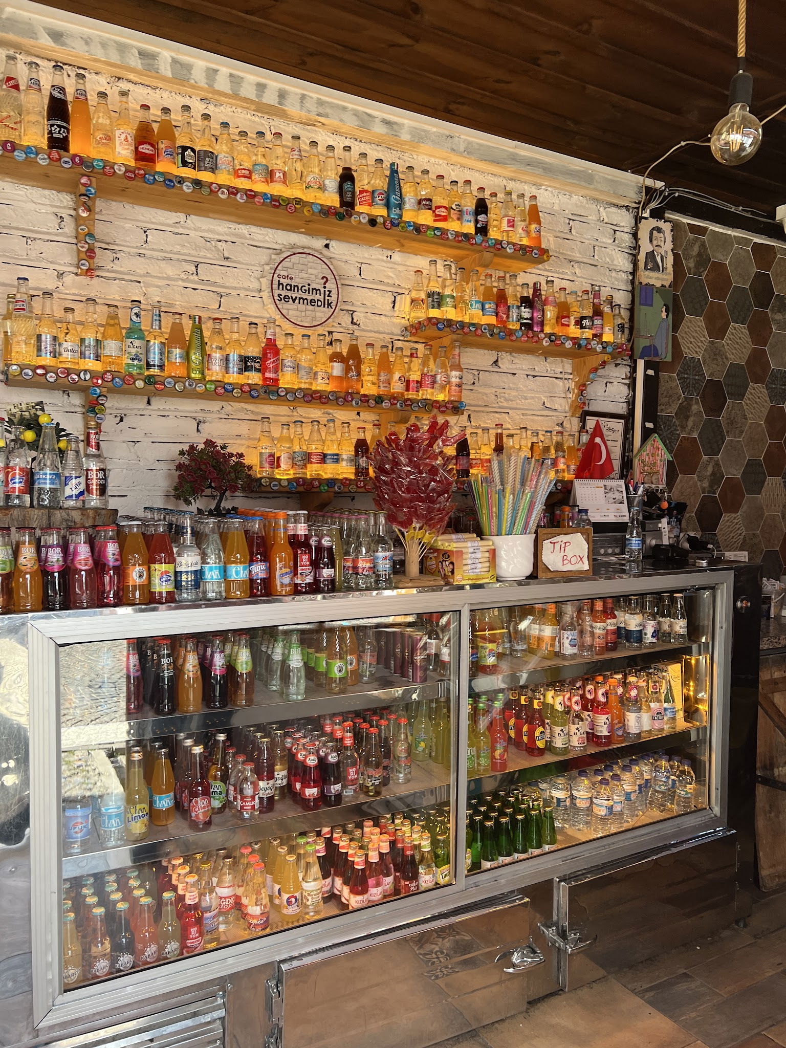 Hangimiz Sevmedik Cafe