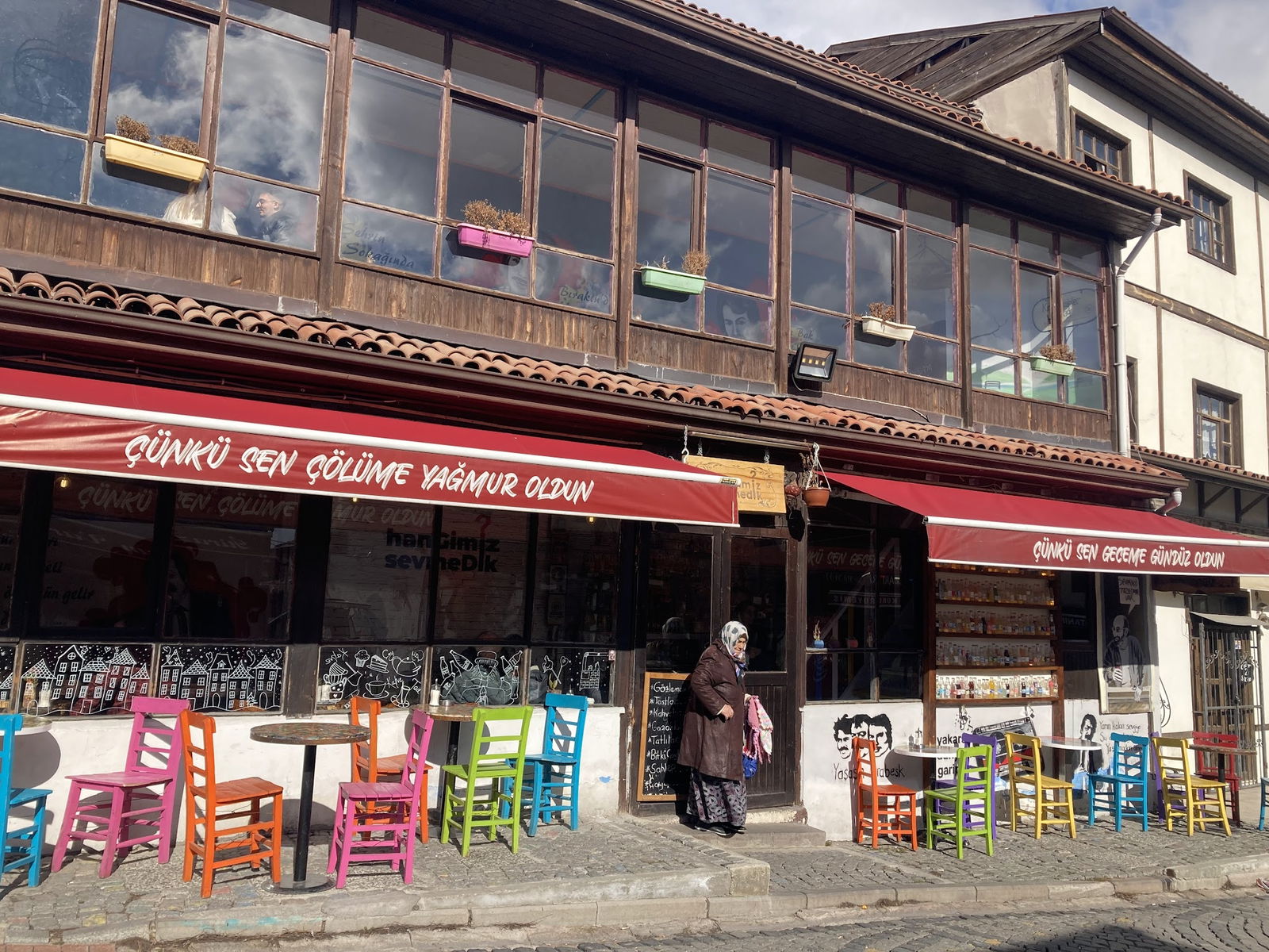 Hangimiz Sevmedik Cafe