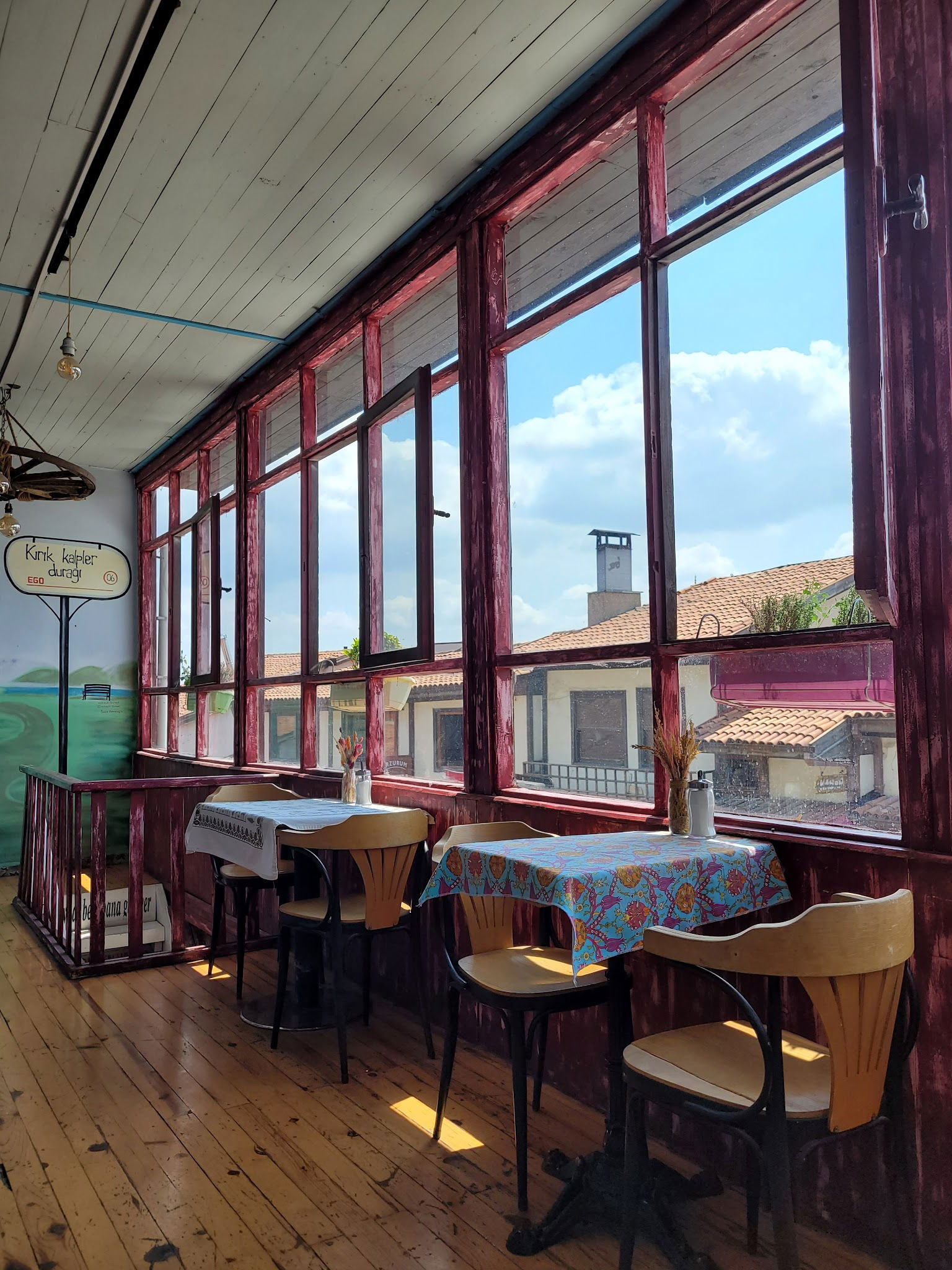 Hangimiz Sevmedik Cafe