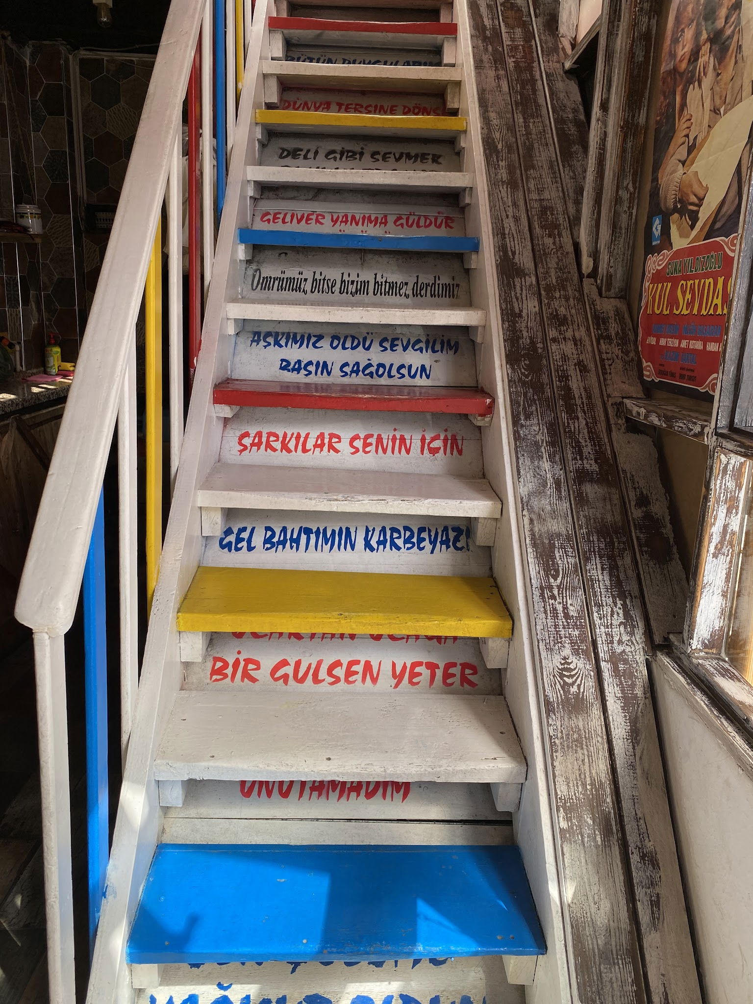 Hangimiz Sevmedik Cafe