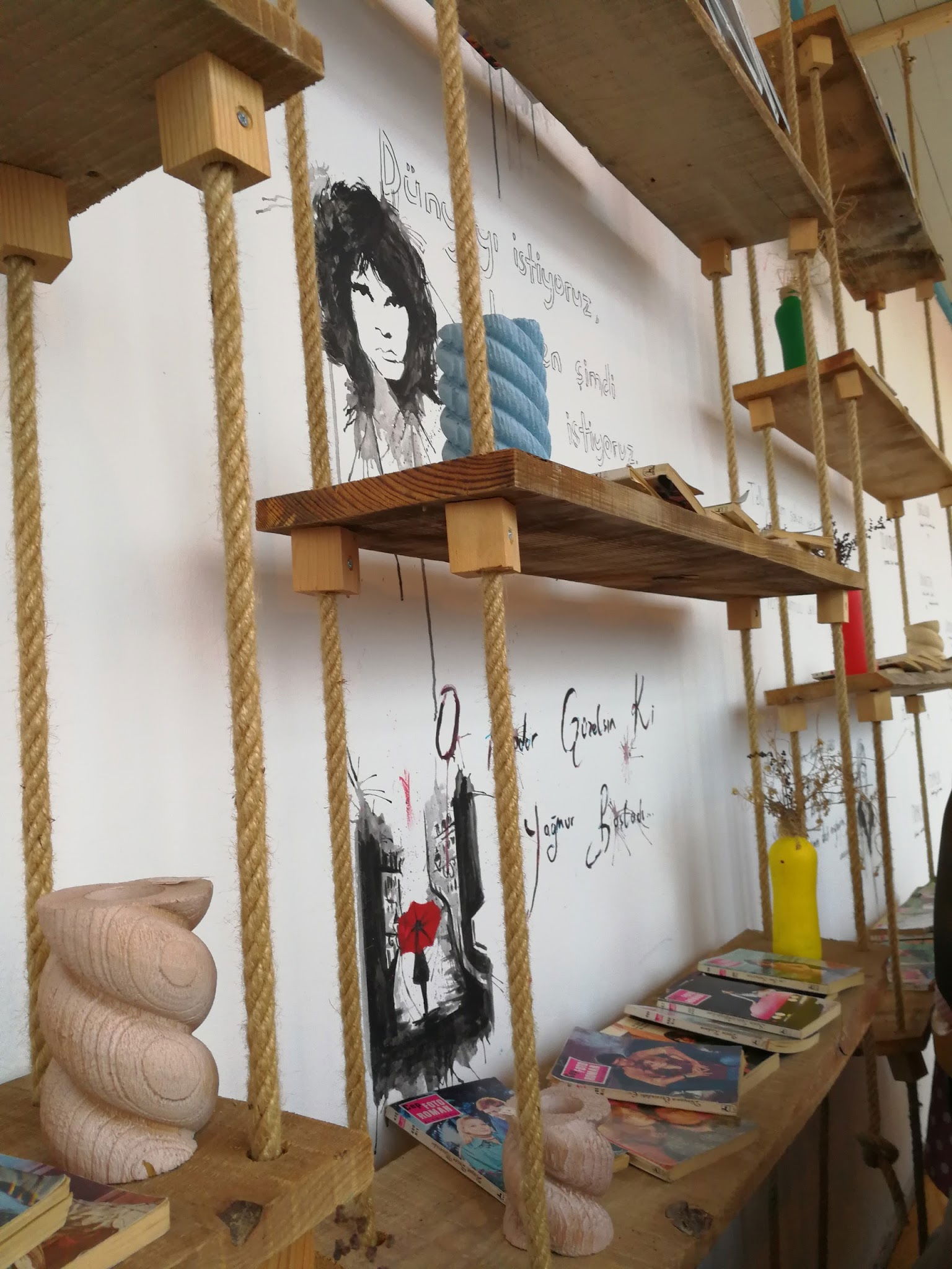 Hangimiz Sevmedik Cafe