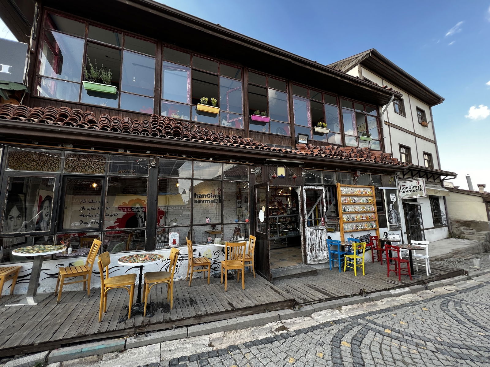 Hangimiz Sevmedik Cafe