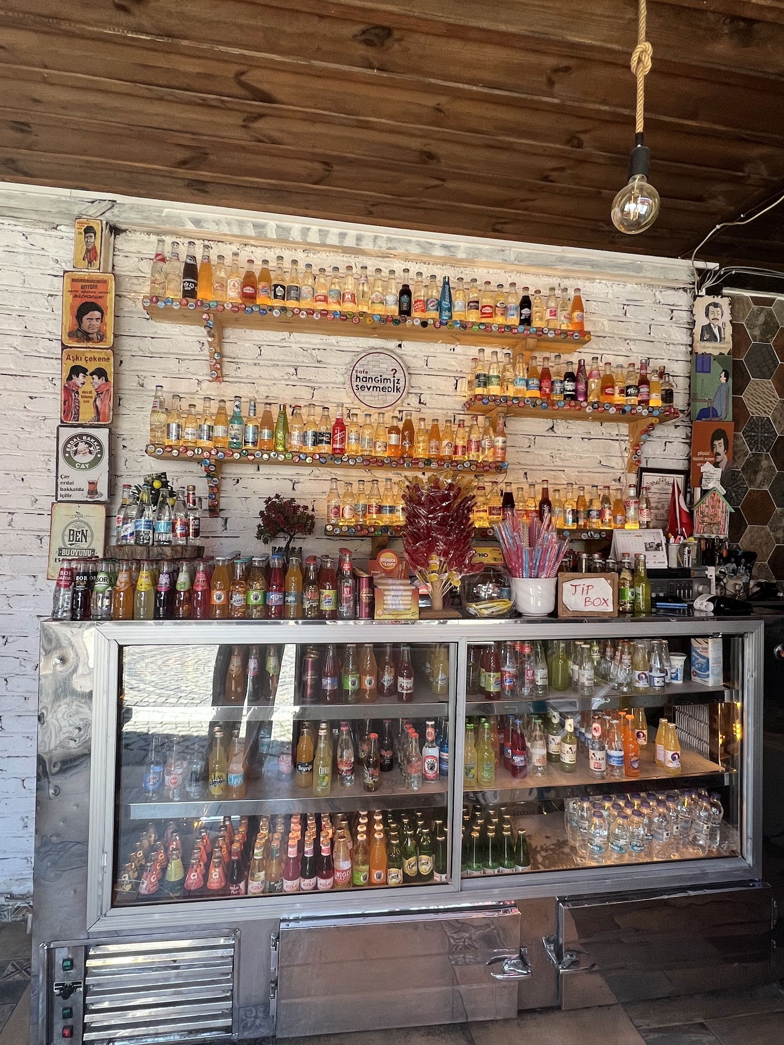 Hangimiz Sevmedik Cafe