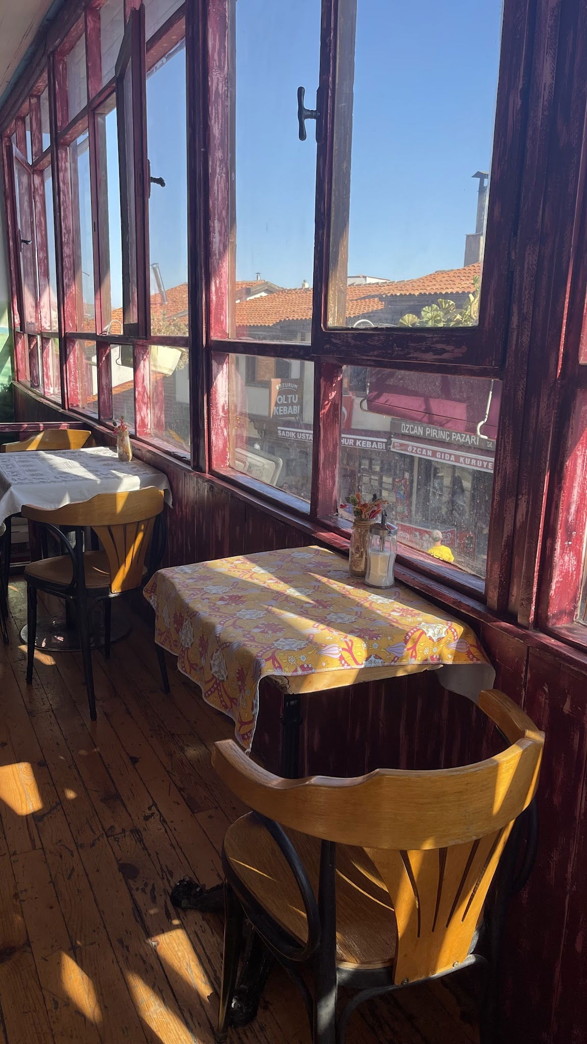 Hangimiz Sevmedik Cafe