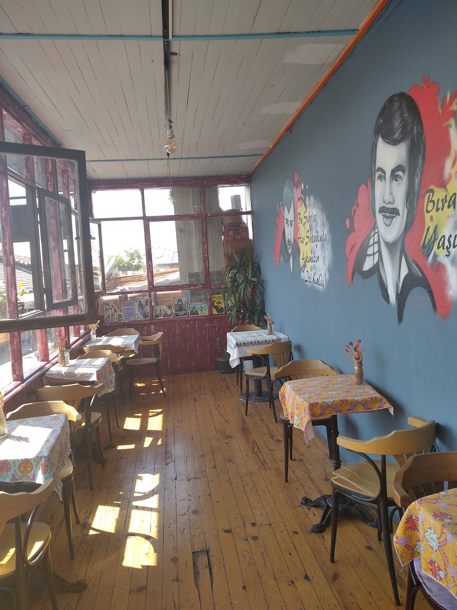 Hangimiz Sevmedik Cafe