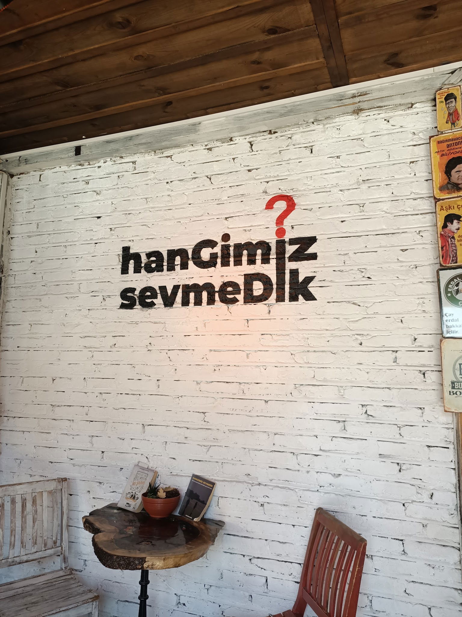 Hangimiz Sevmedik Cafe