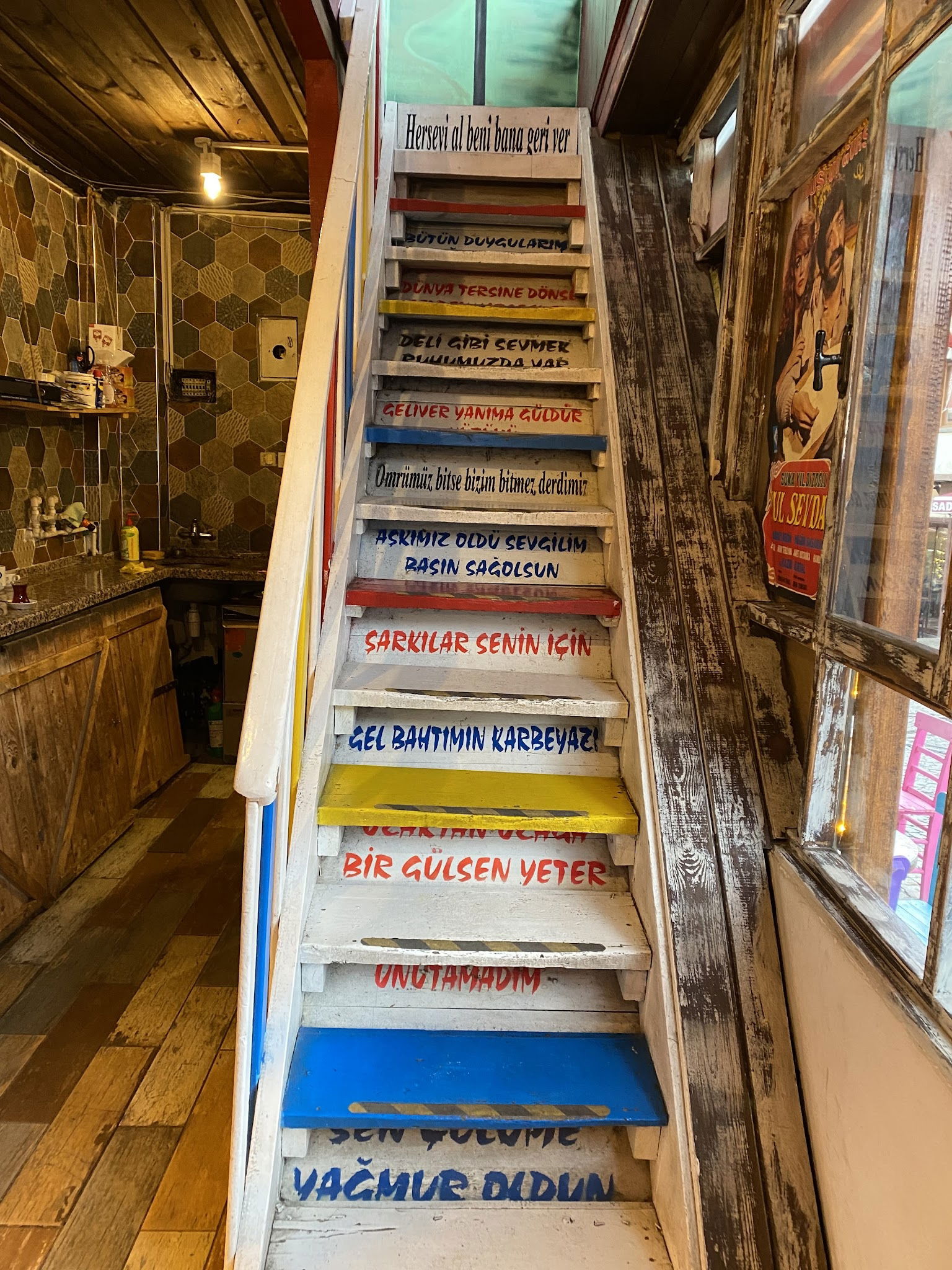 Hangimiz Sevmedik Cafe