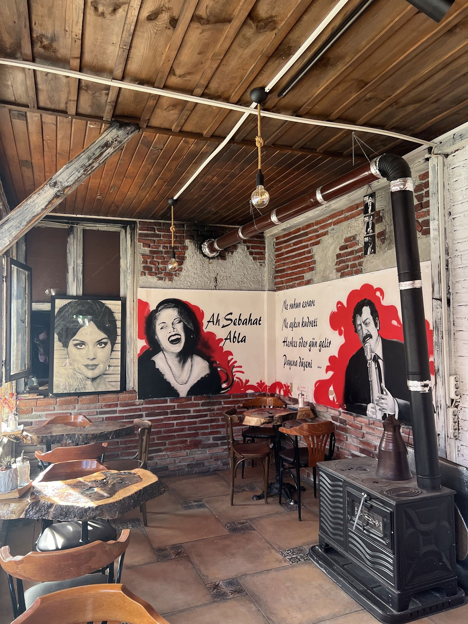 Hangimiz Sevmedik Cafe