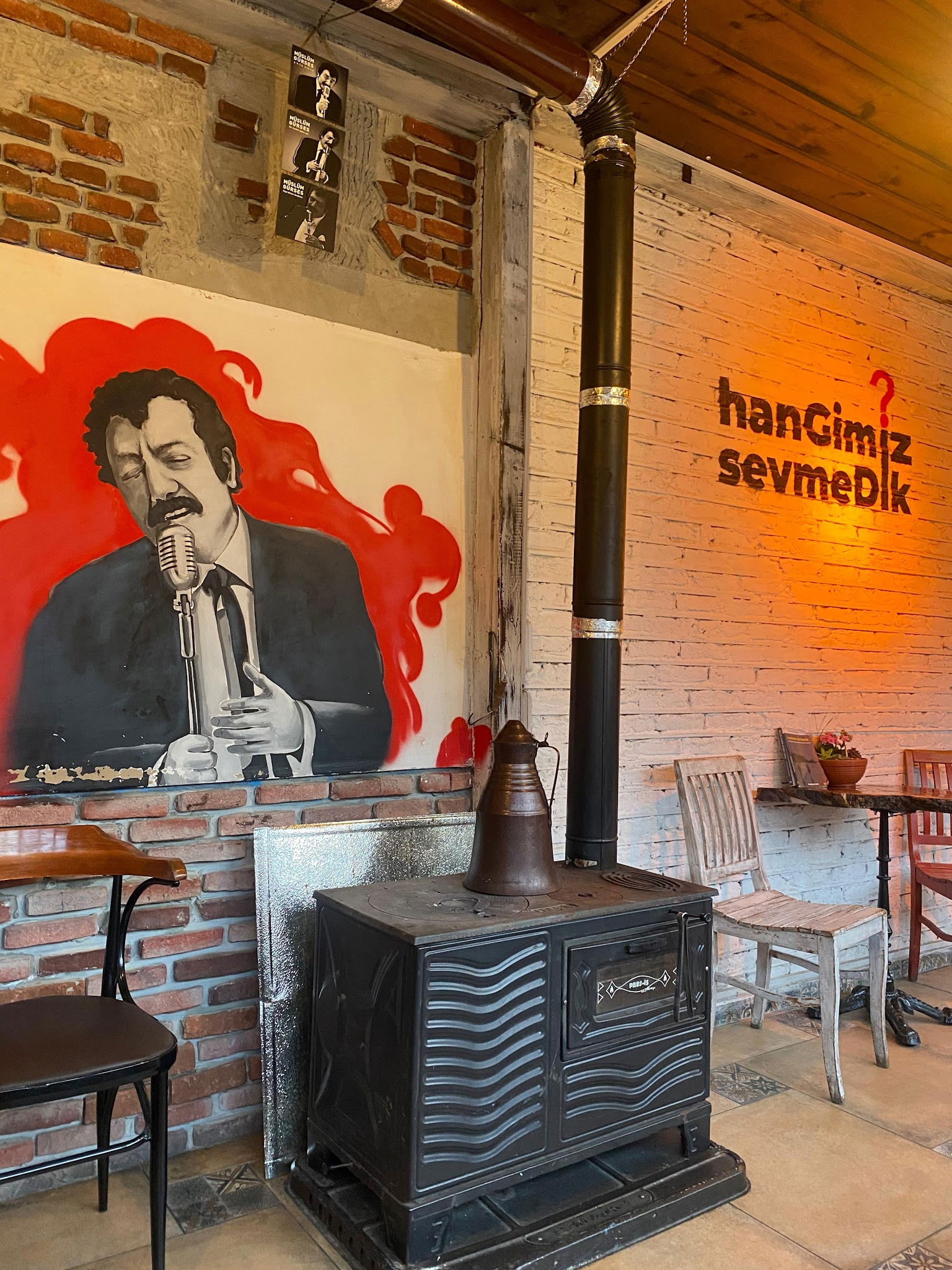 Hangimiz Sevmedik Cafe