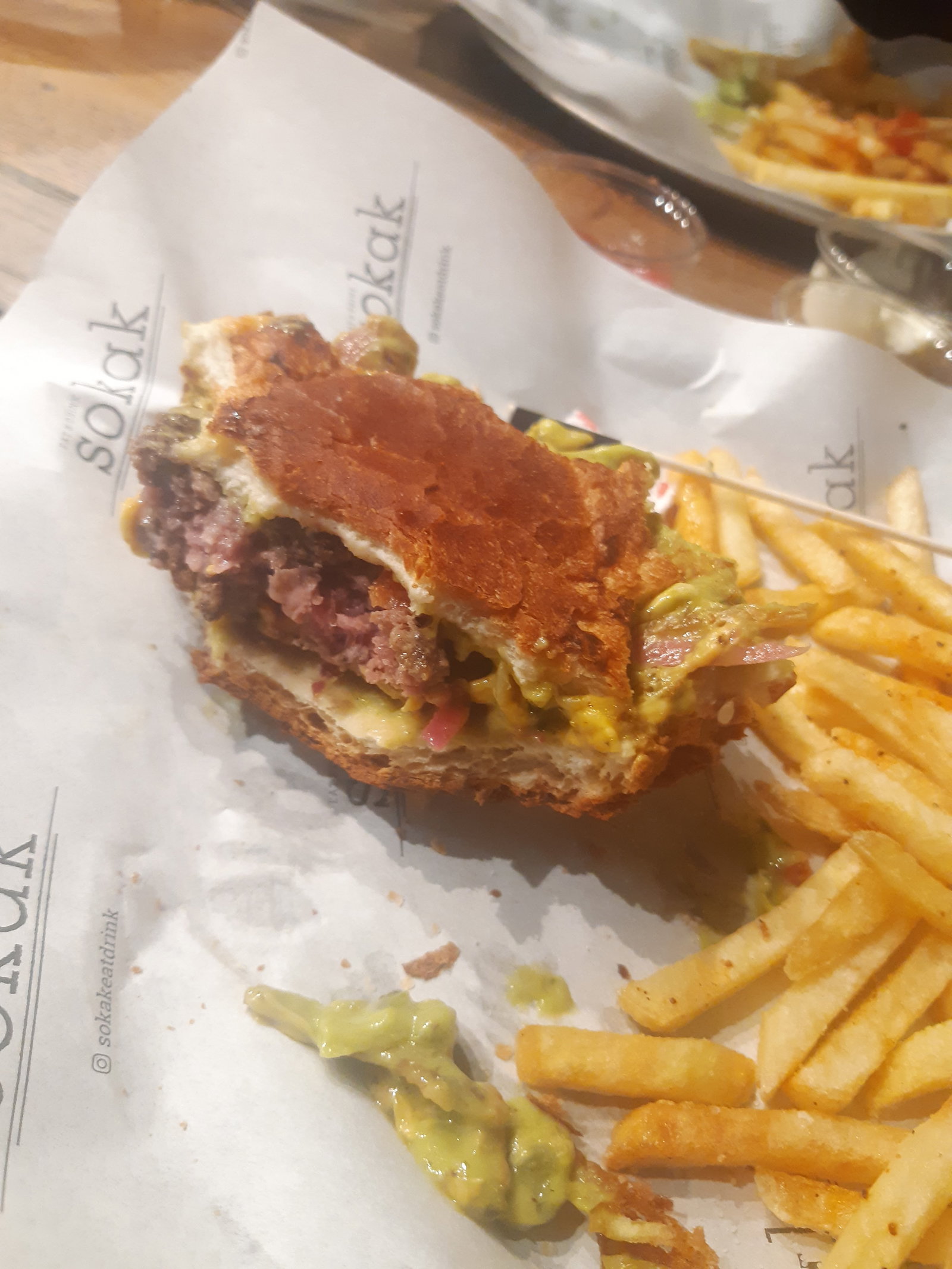 Sokak Eat&Drink (Beşi̇rli̇)