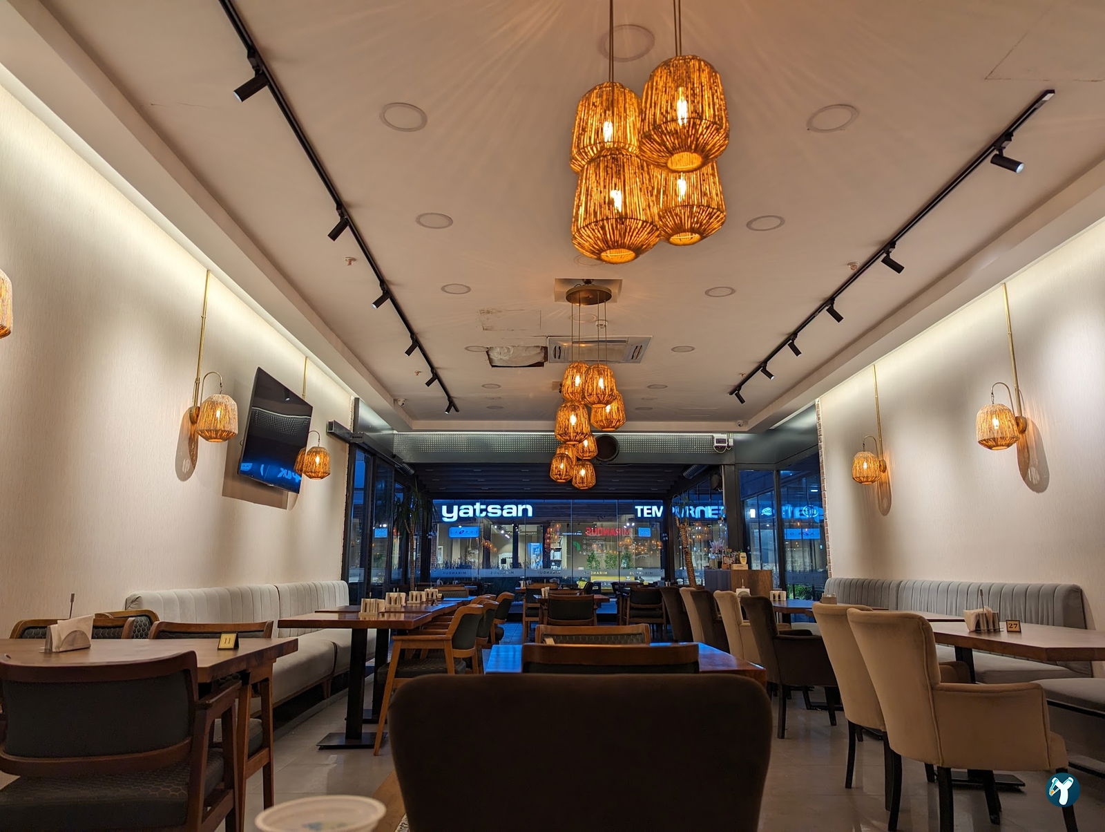 Mirandus Cafe & Restaurant