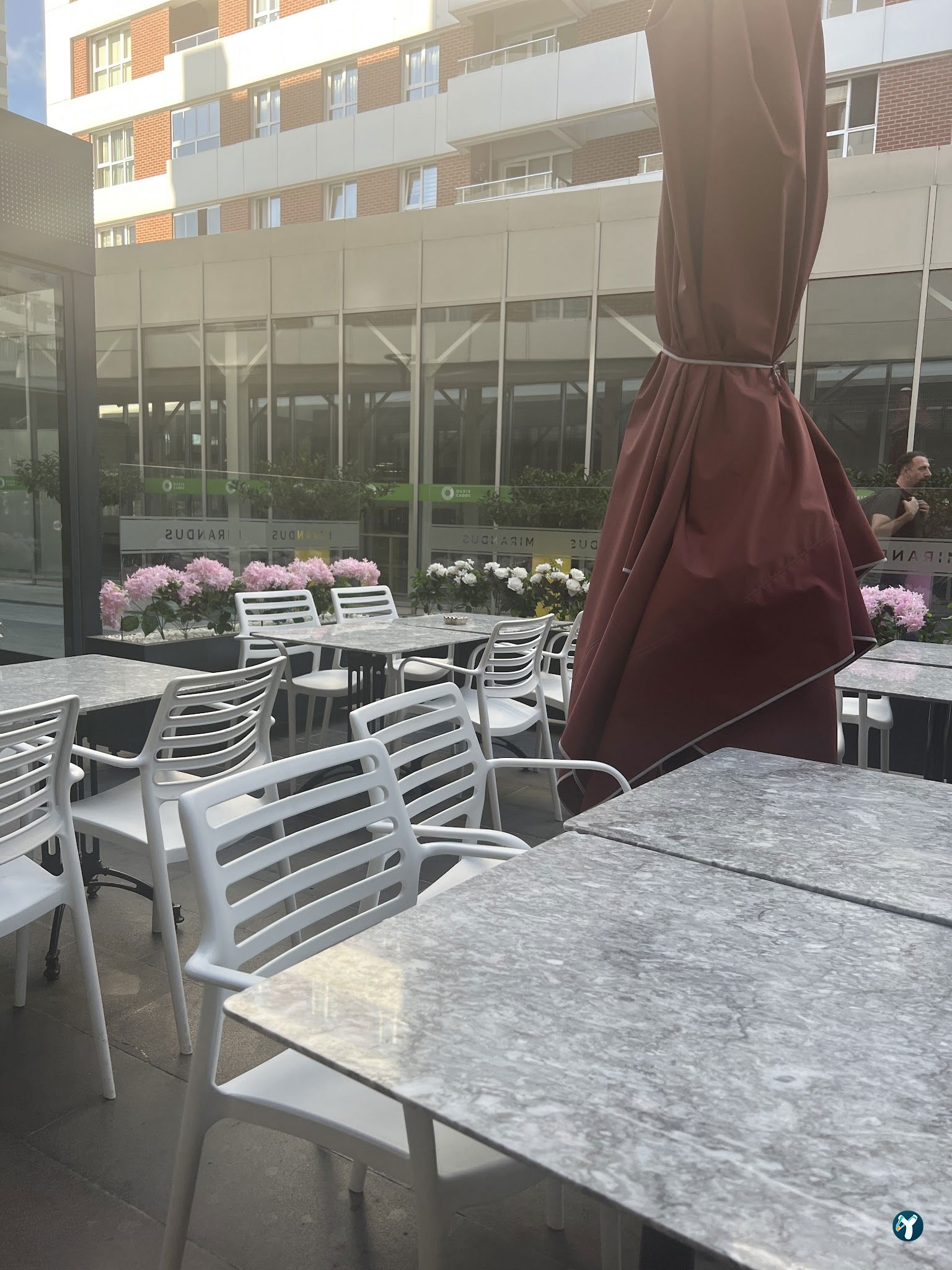 Mirandus Cafe & Restaurant