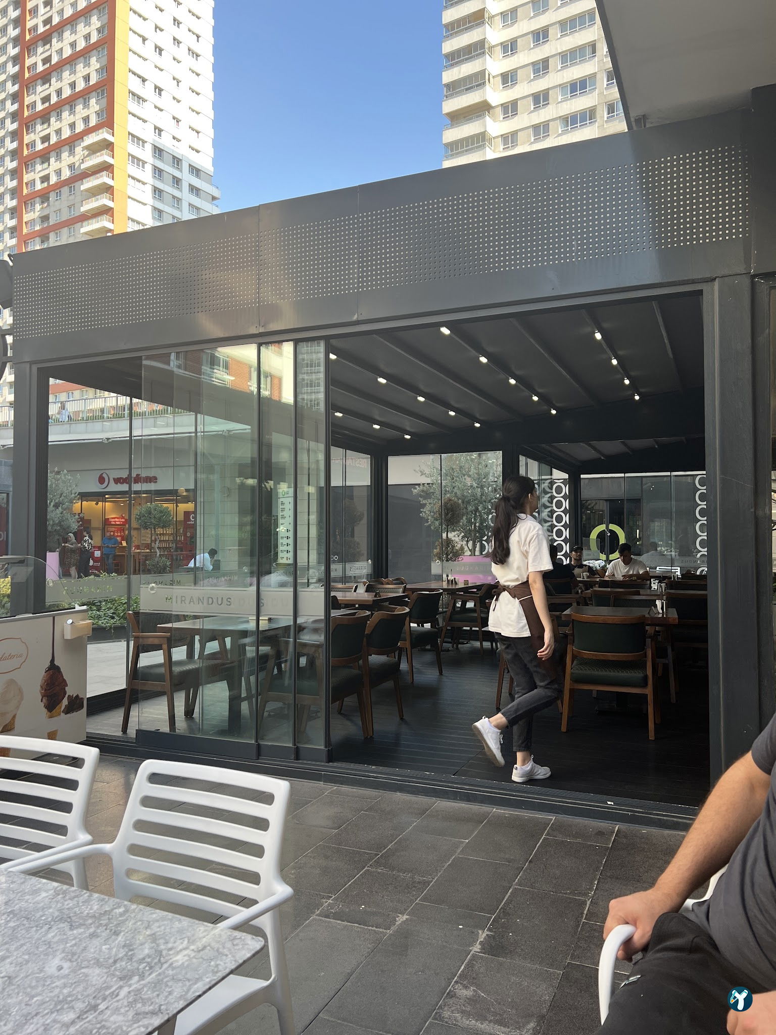 Mirandus Cafe & Restaurant