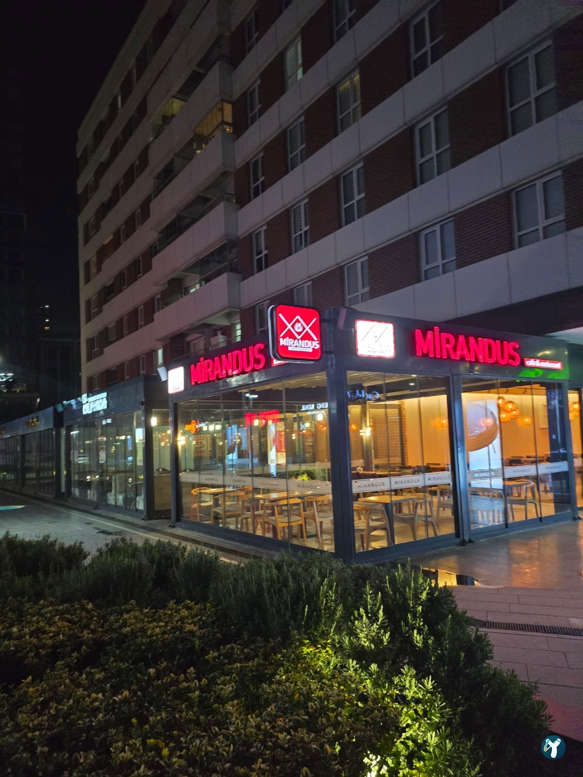 Mirandus Cafe & Restaurant