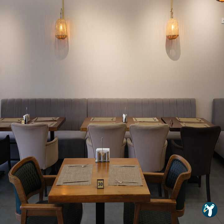 Mirandus Cafe & Restaurant