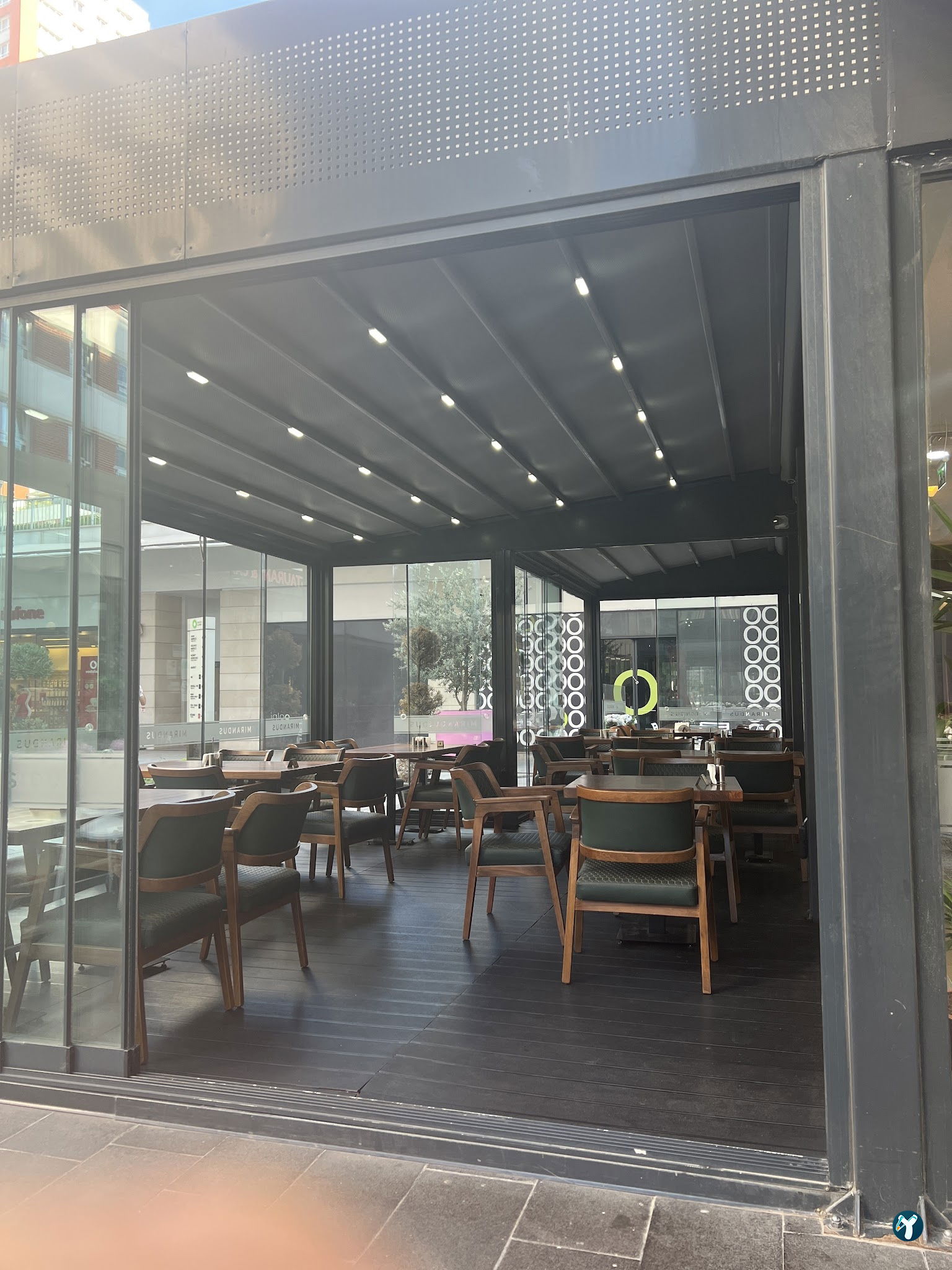 Mirandus Cafe & Restaurant