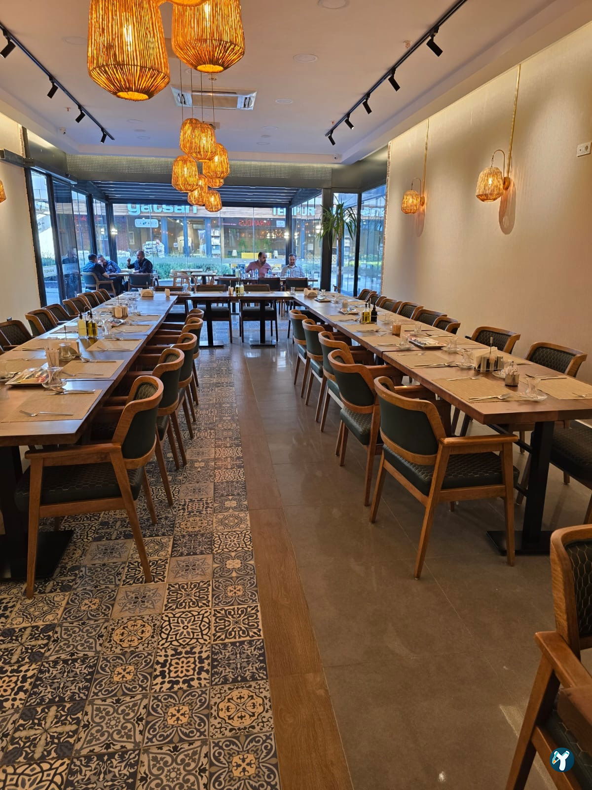 Mirandus Cafe & Restaurant