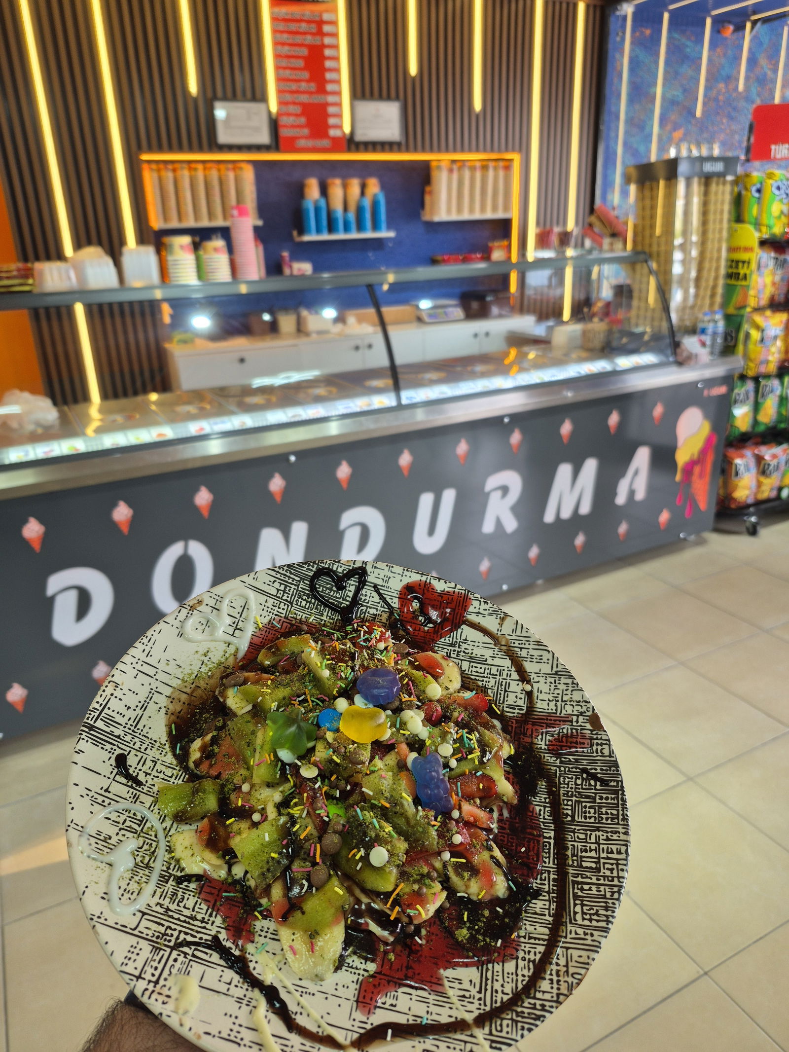 Dondurma Dünyasi Kapakli