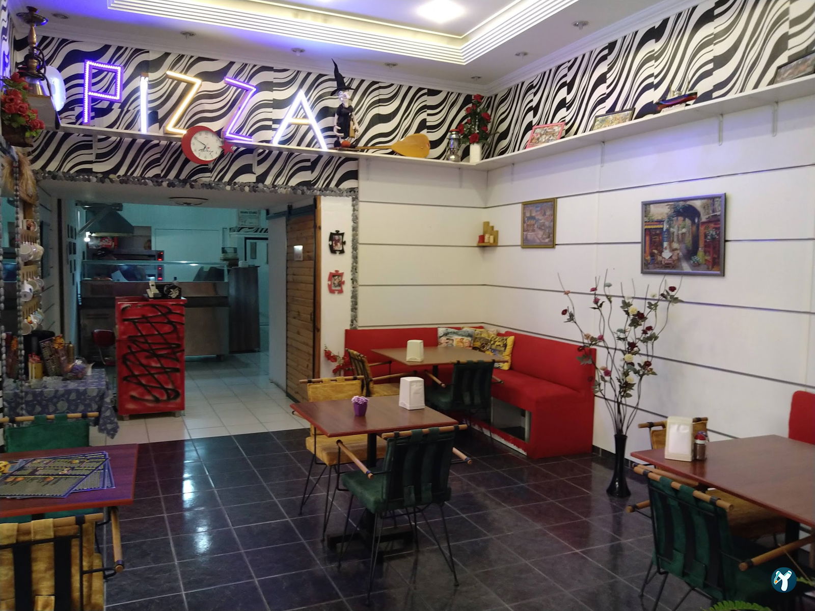 Pi̇zza Cafe 42