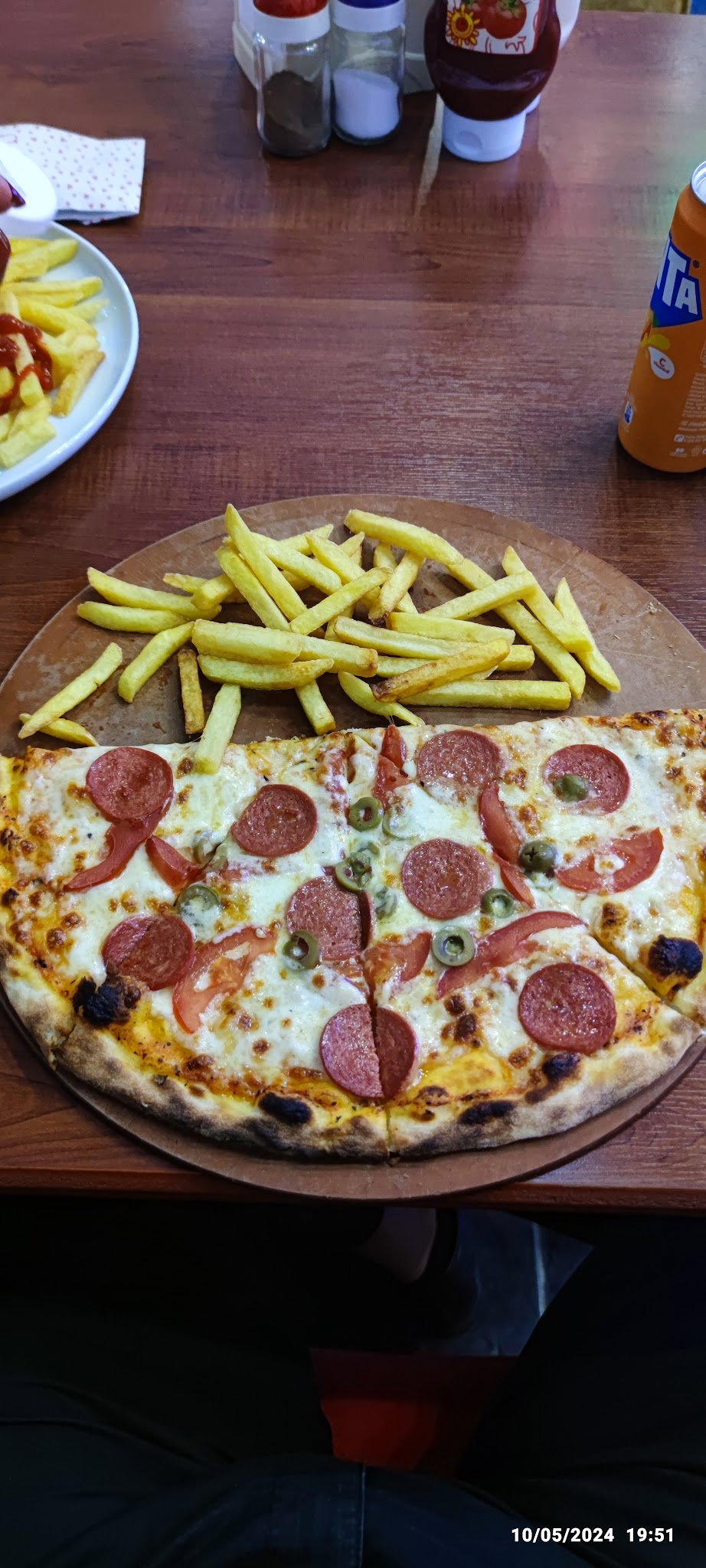 Pi̇zza Cafe 42