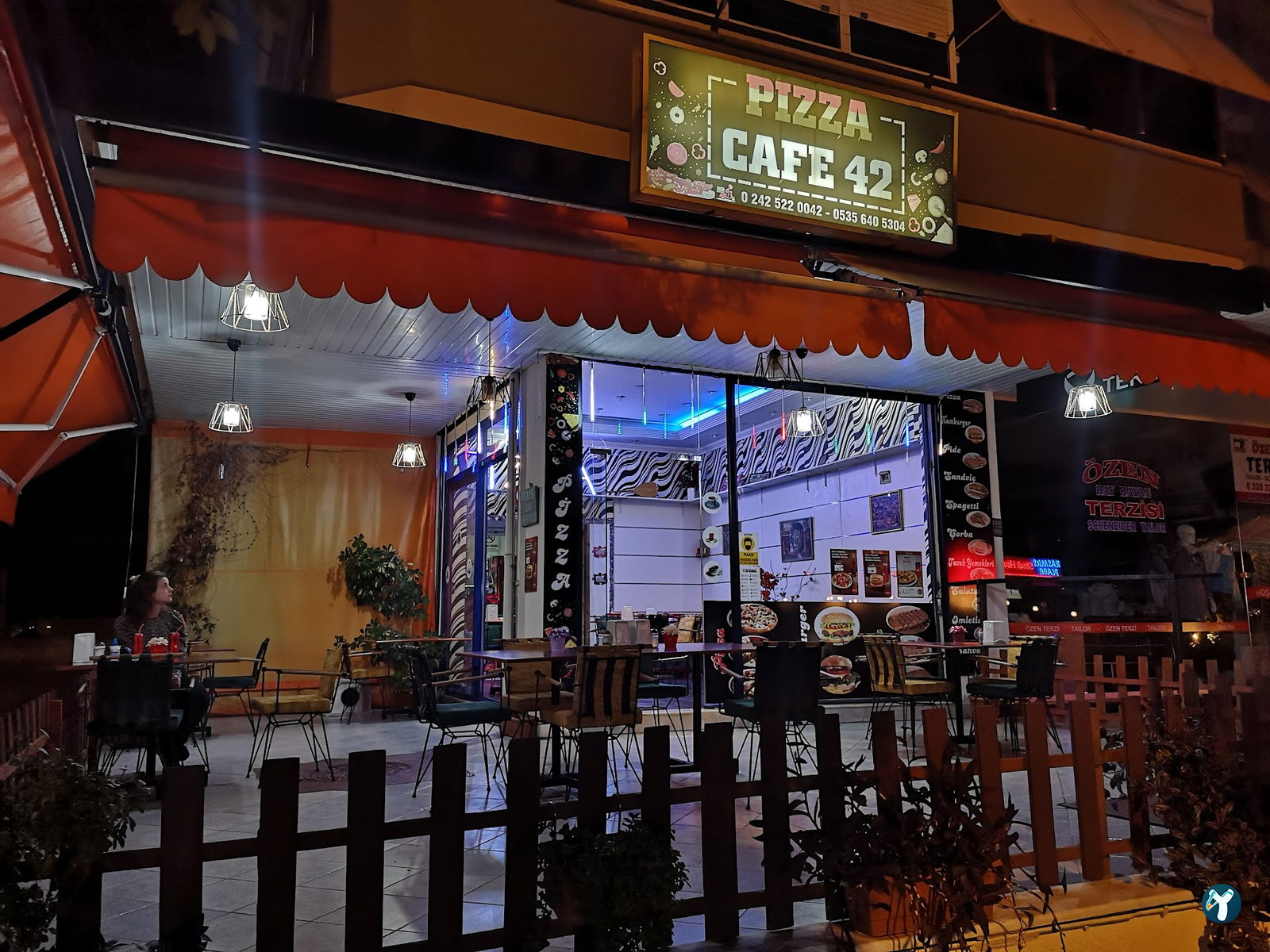 Pi̇zza Cafe 42