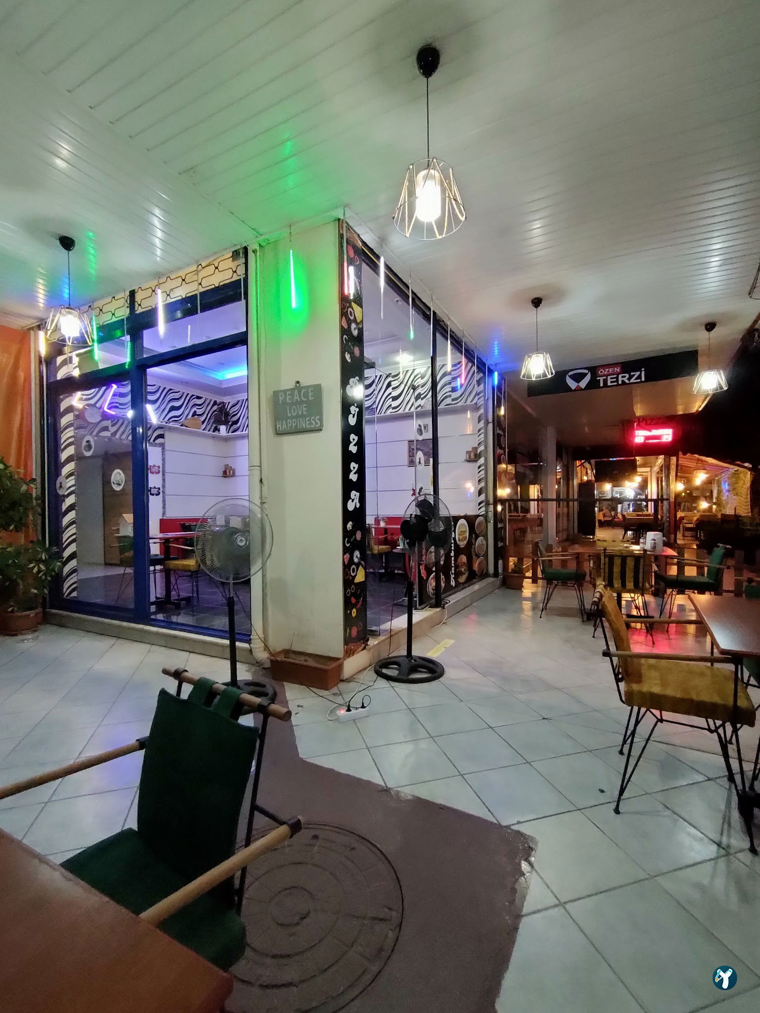 Pi̇zza Cafe 42