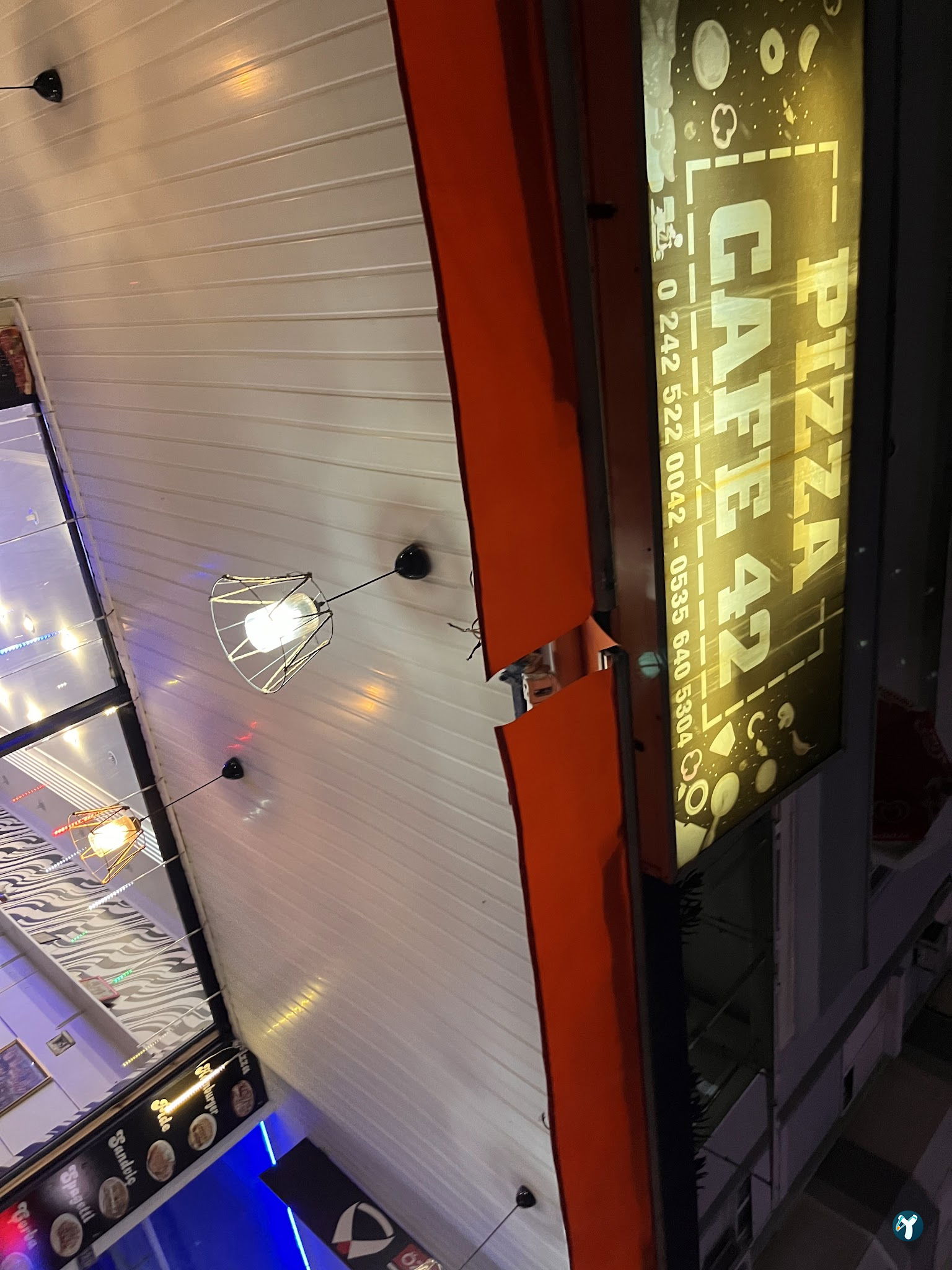 Pi̇zza Cafe 42
