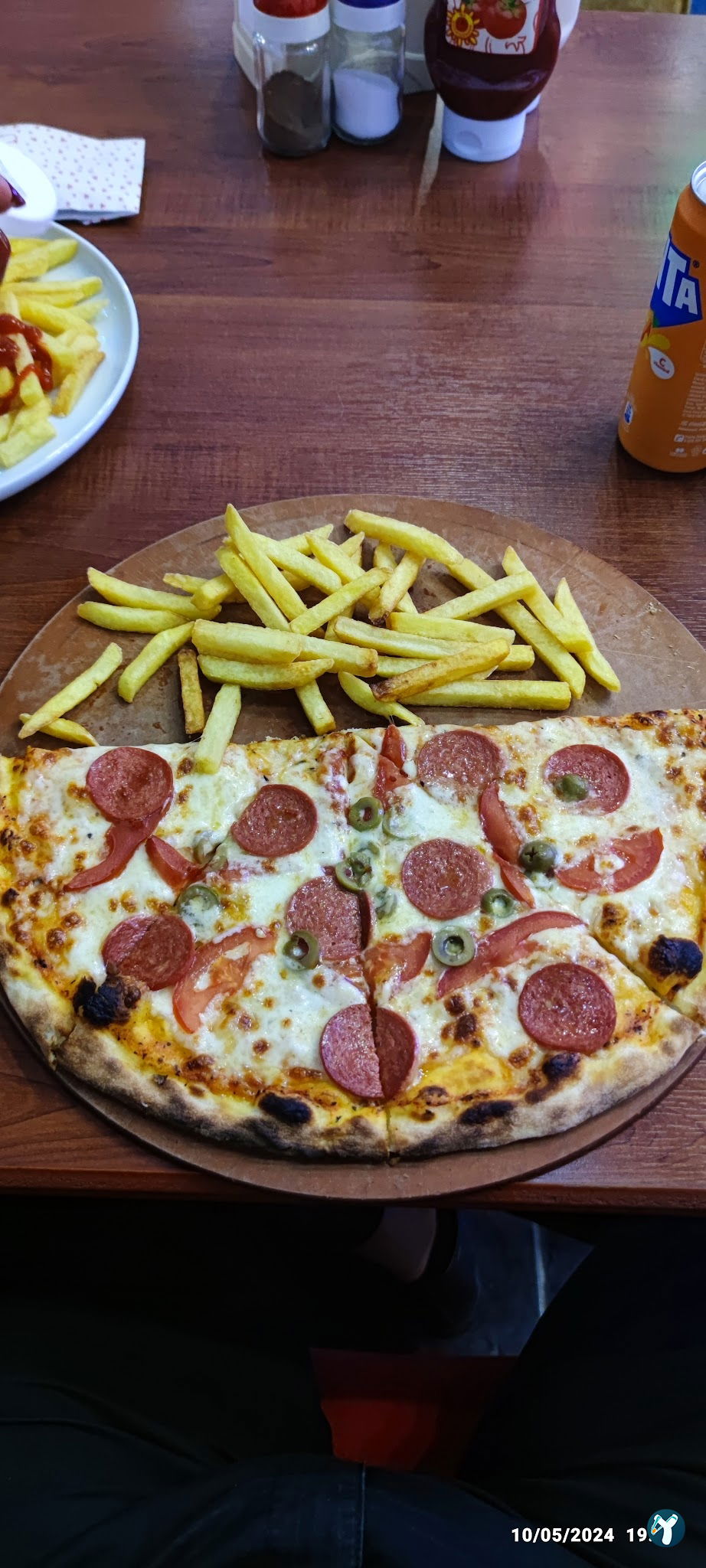Pi̇zza Cafe 42