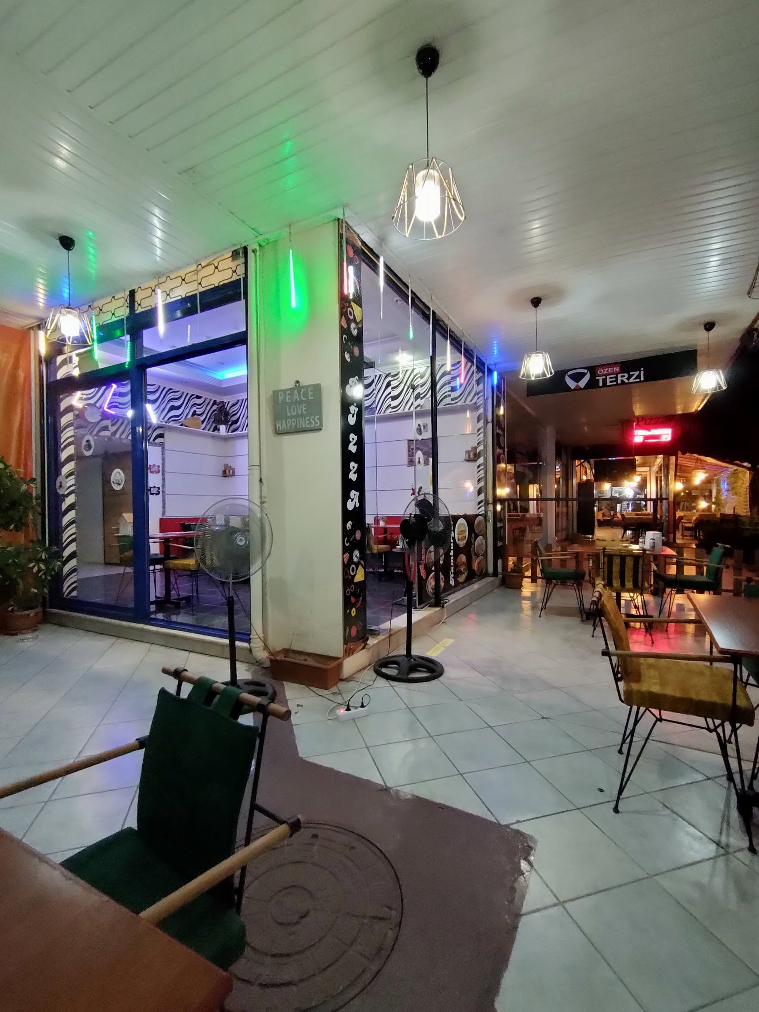 Pi̇zza Cafe 42