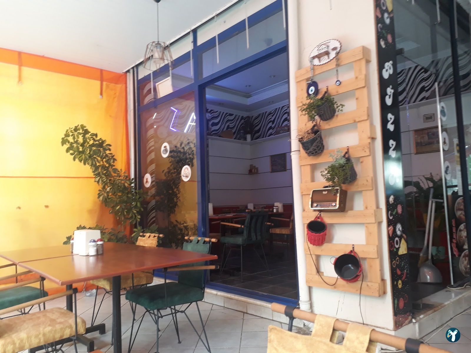 Pi̇zza Cafe 42