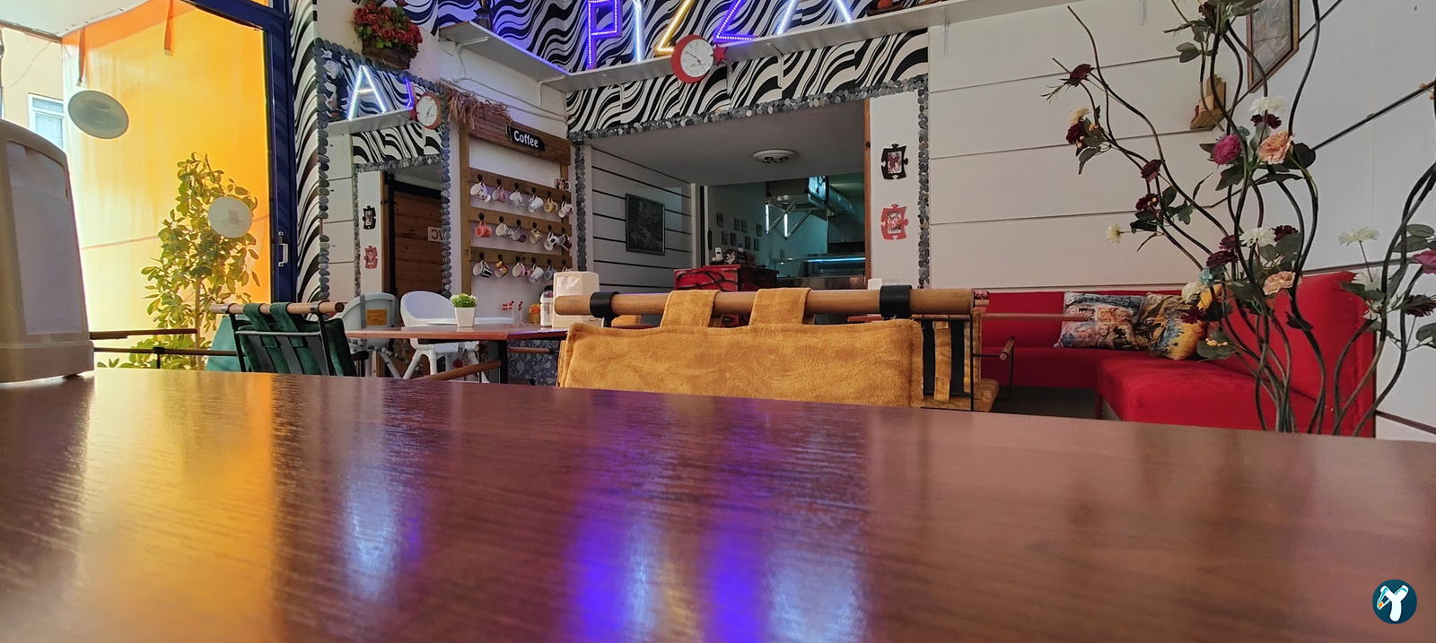 Pi̇zza Cafe 42