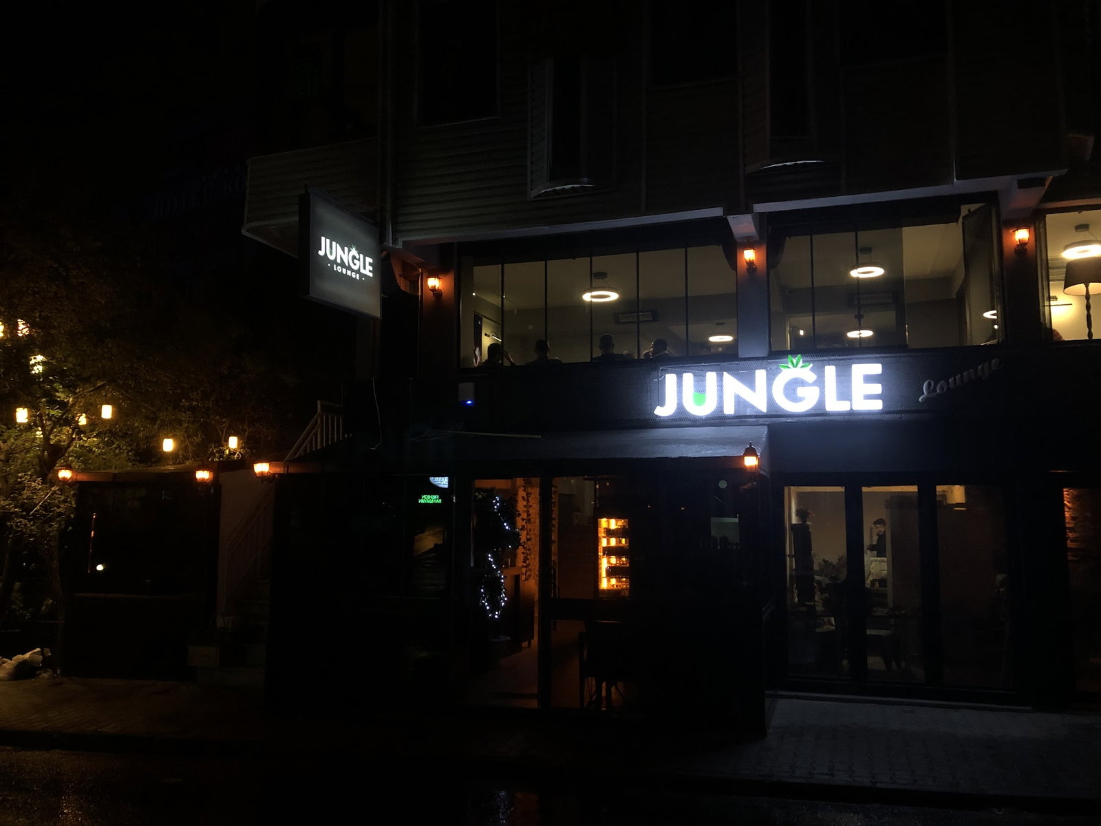 Jungle Lounge