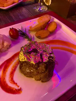 La Perla Steak House & Sky Sports Bar resimleri