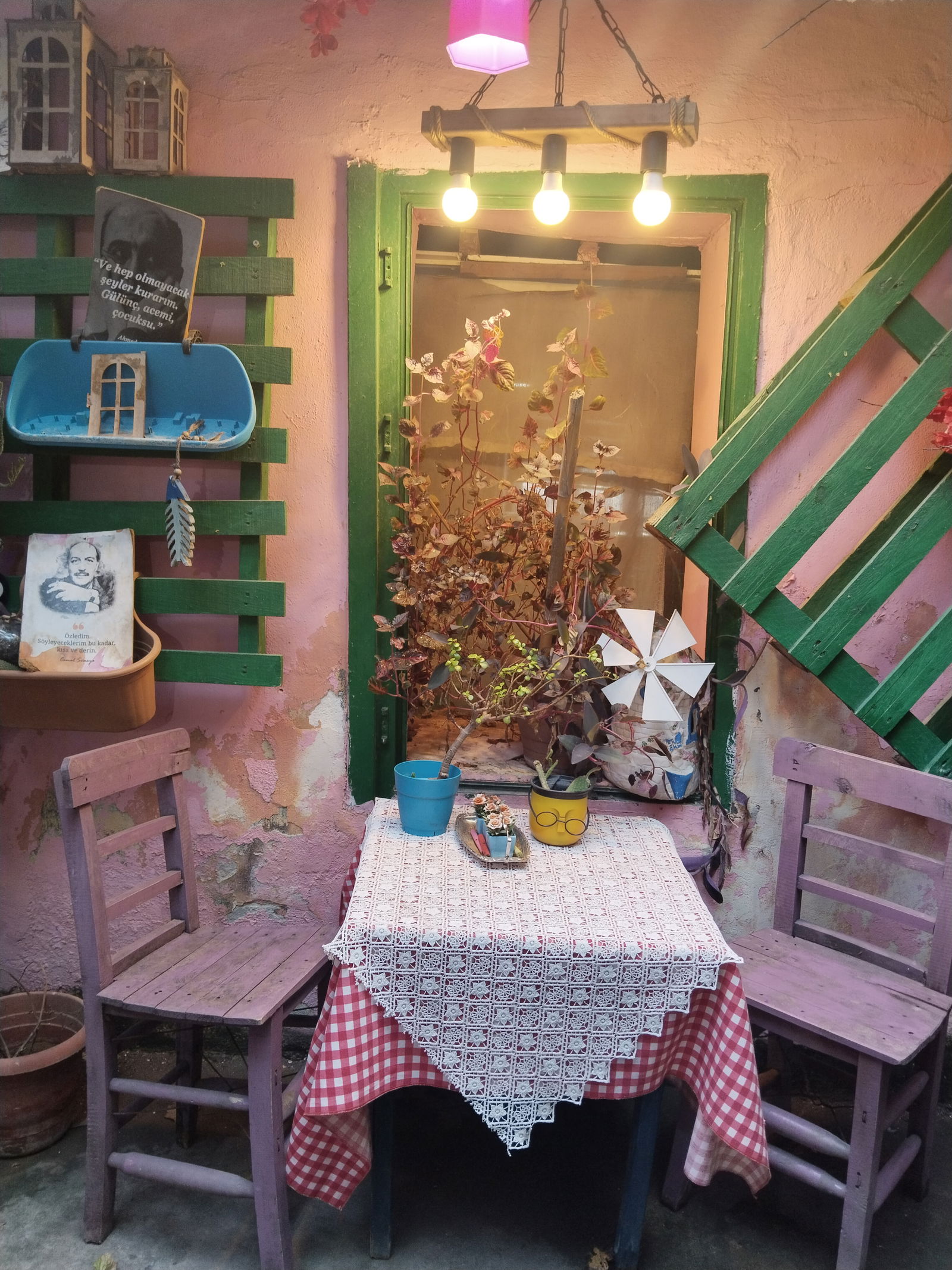 Sakli Bahçe Kahve Evi̇