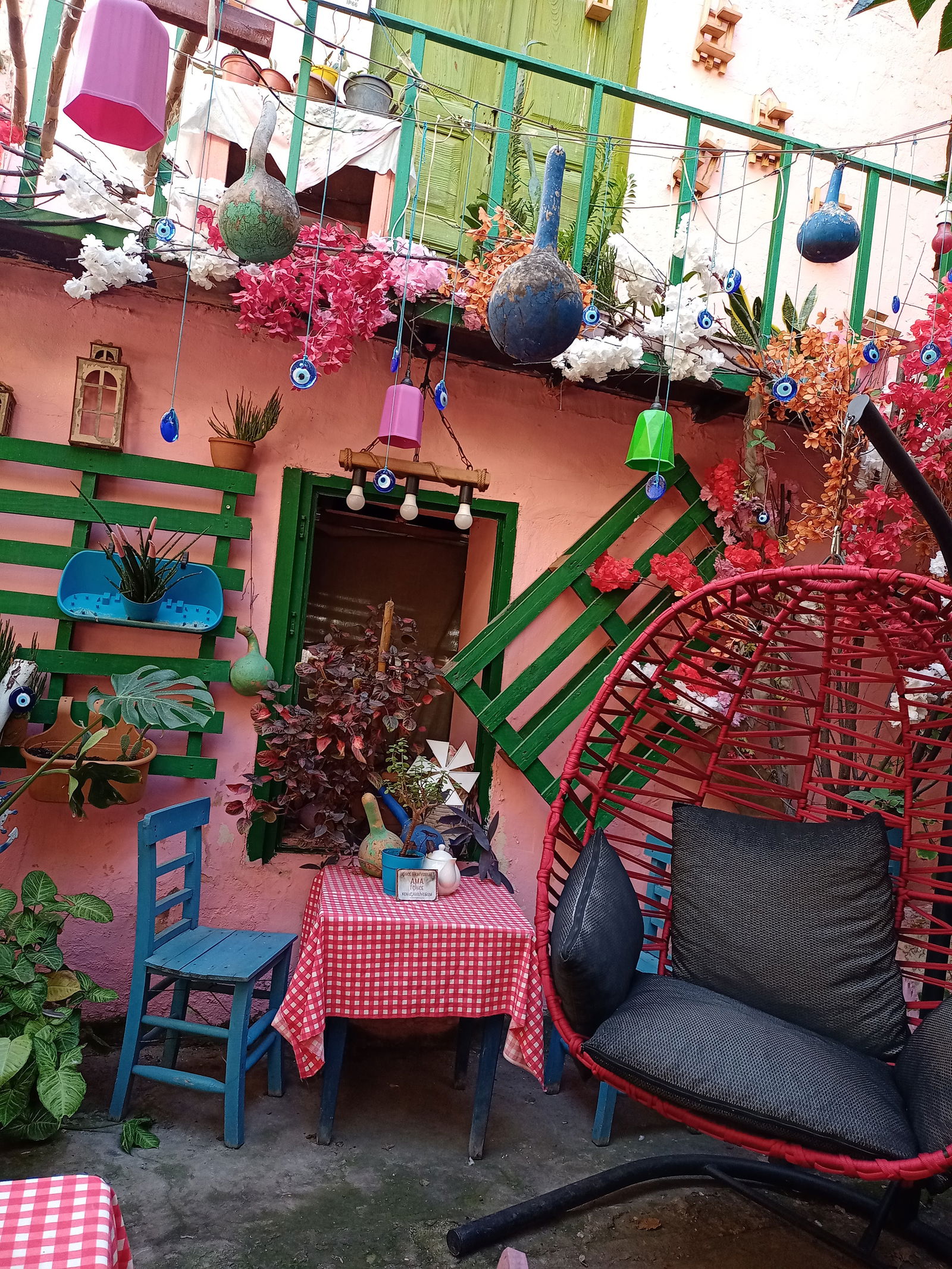 Sakli Bahçe Kahve Evi̇