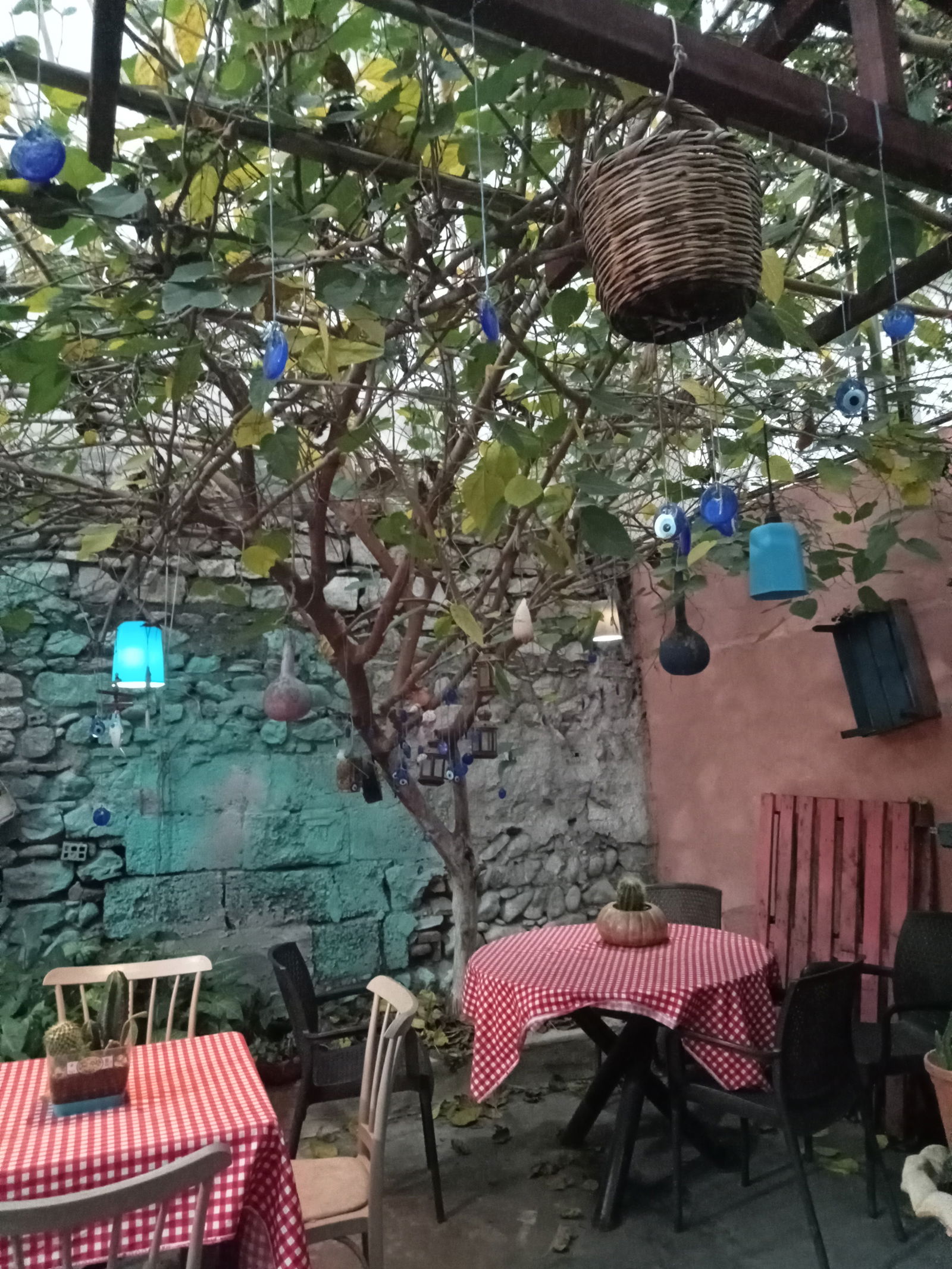 Sakli Bahçe Kahve Evi̇