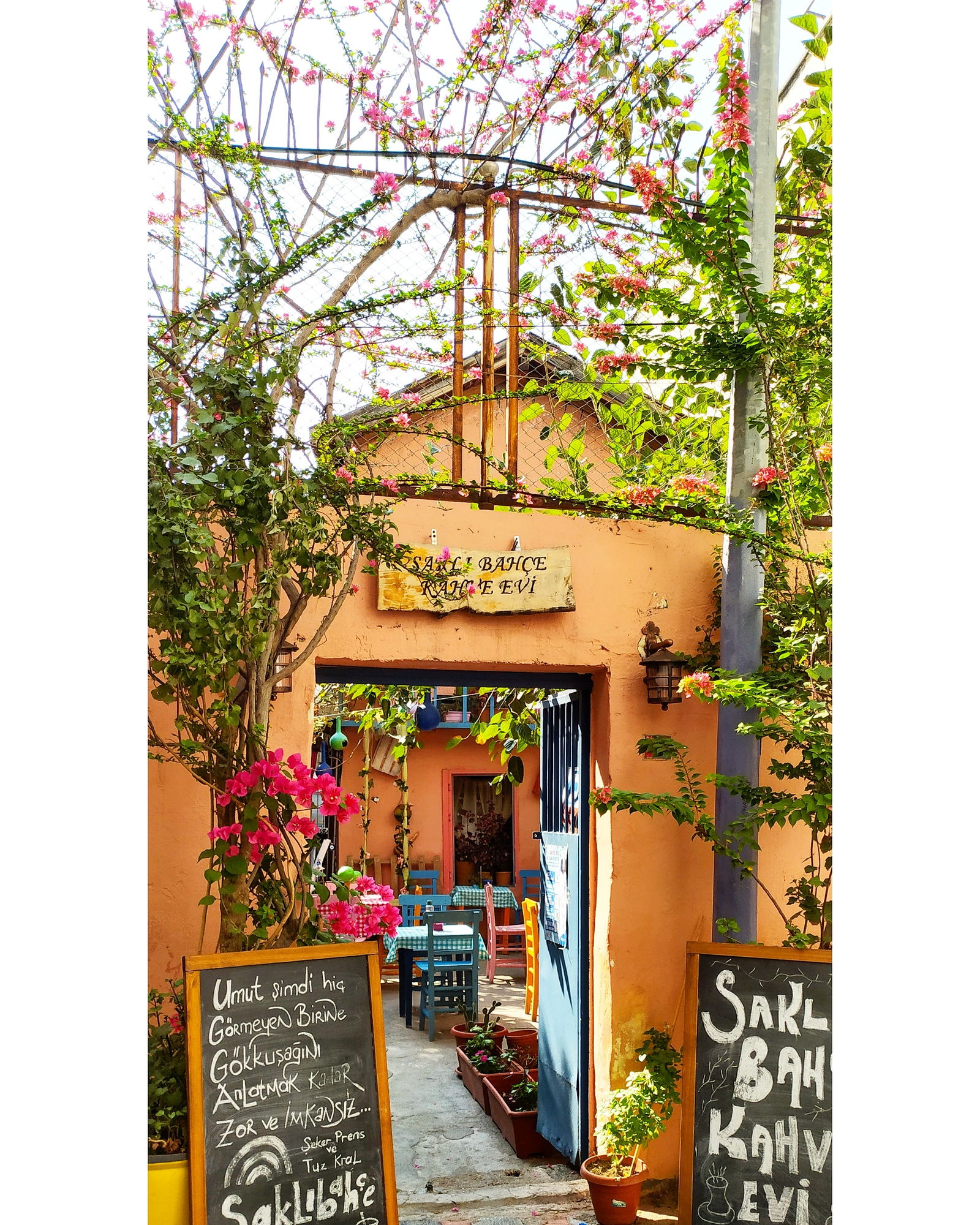 Sakli Bahçe Kahve Evi̇