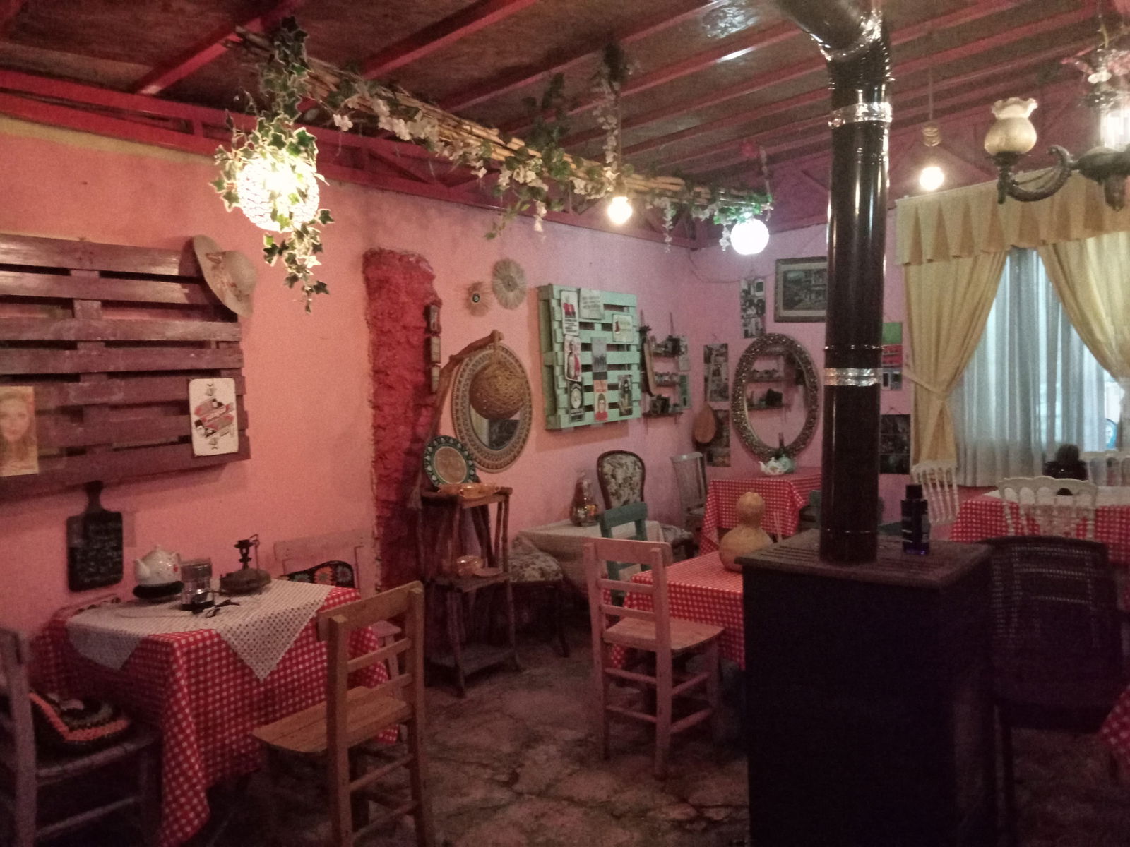 Sakli Bahçe Kahve Evi̇