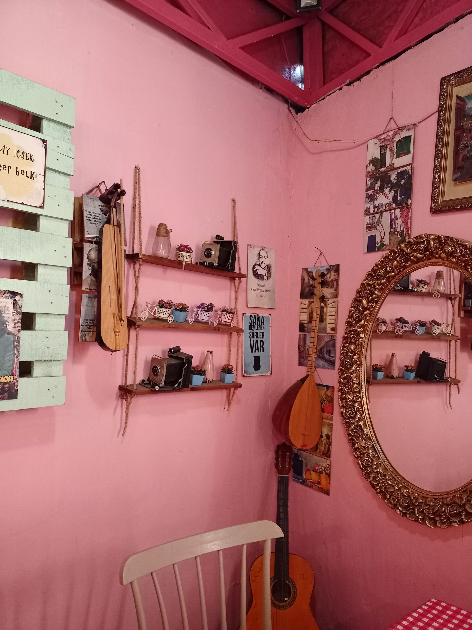 Sakli Bahçe Kahve Evi̇