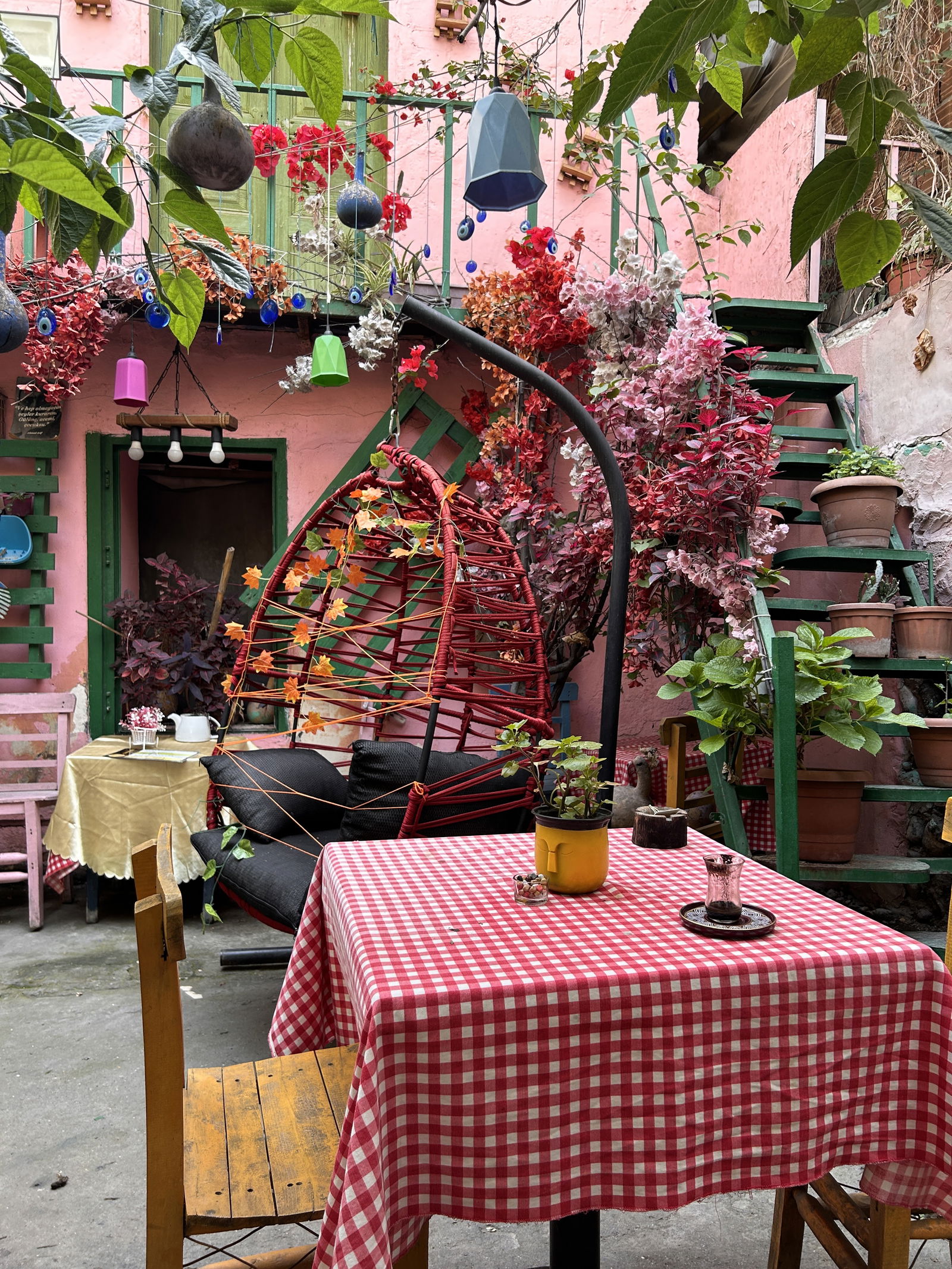 Sakli Bahçe Kahve Evi̇