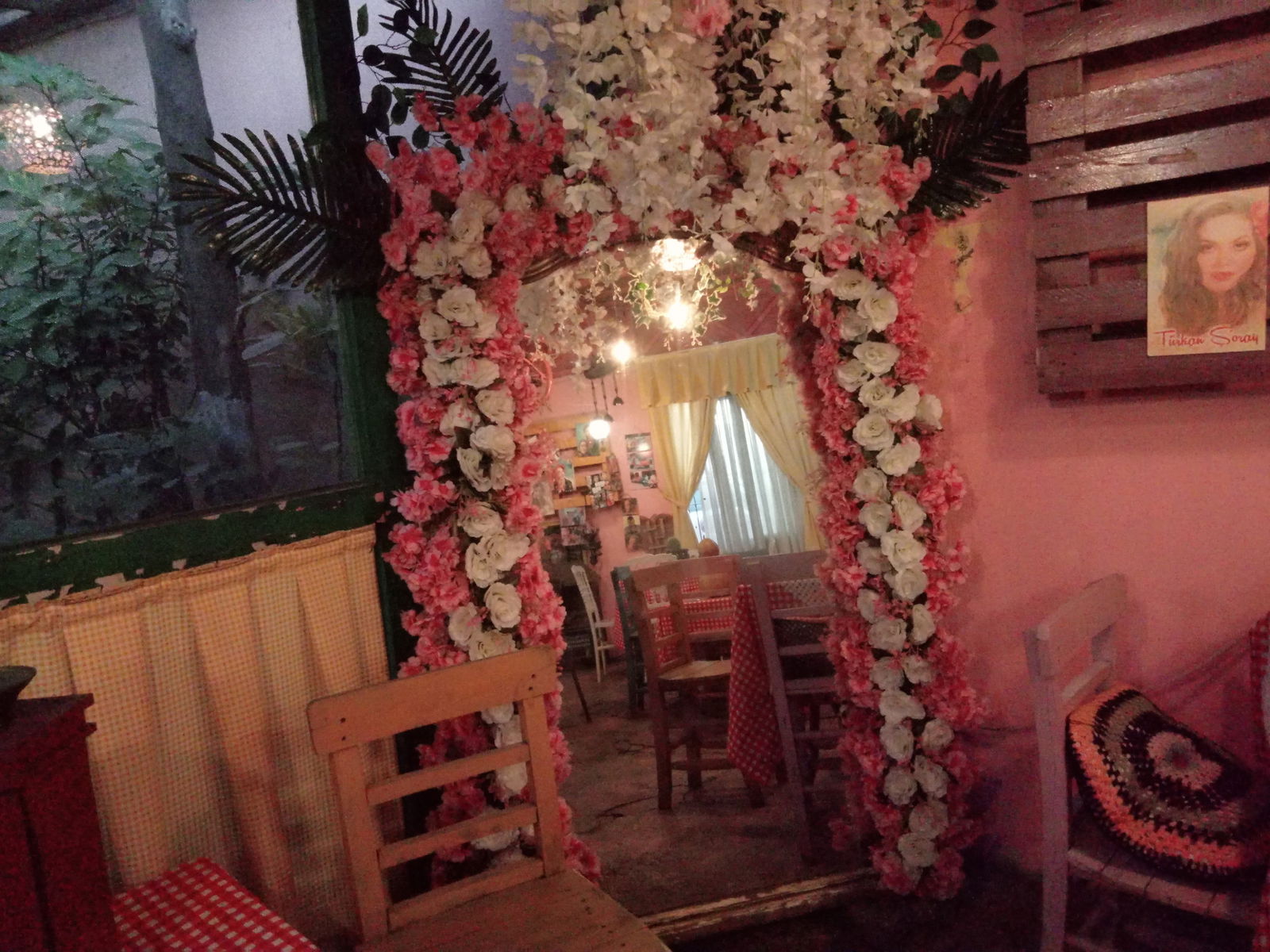 Sakli Bahçe Kahve Evi̇