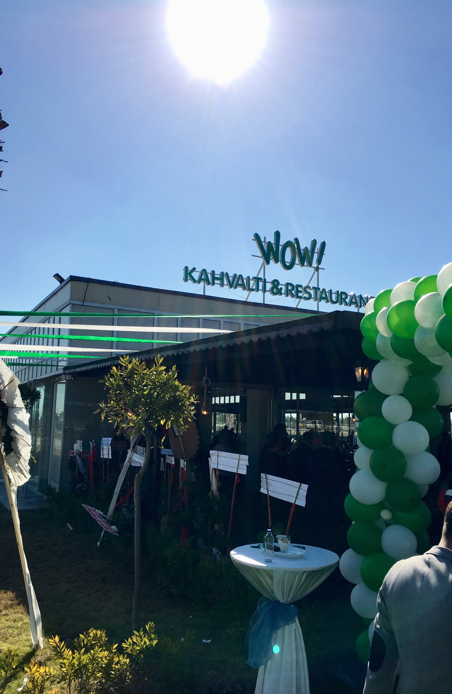 Wow! Cafe Bi̇Stro